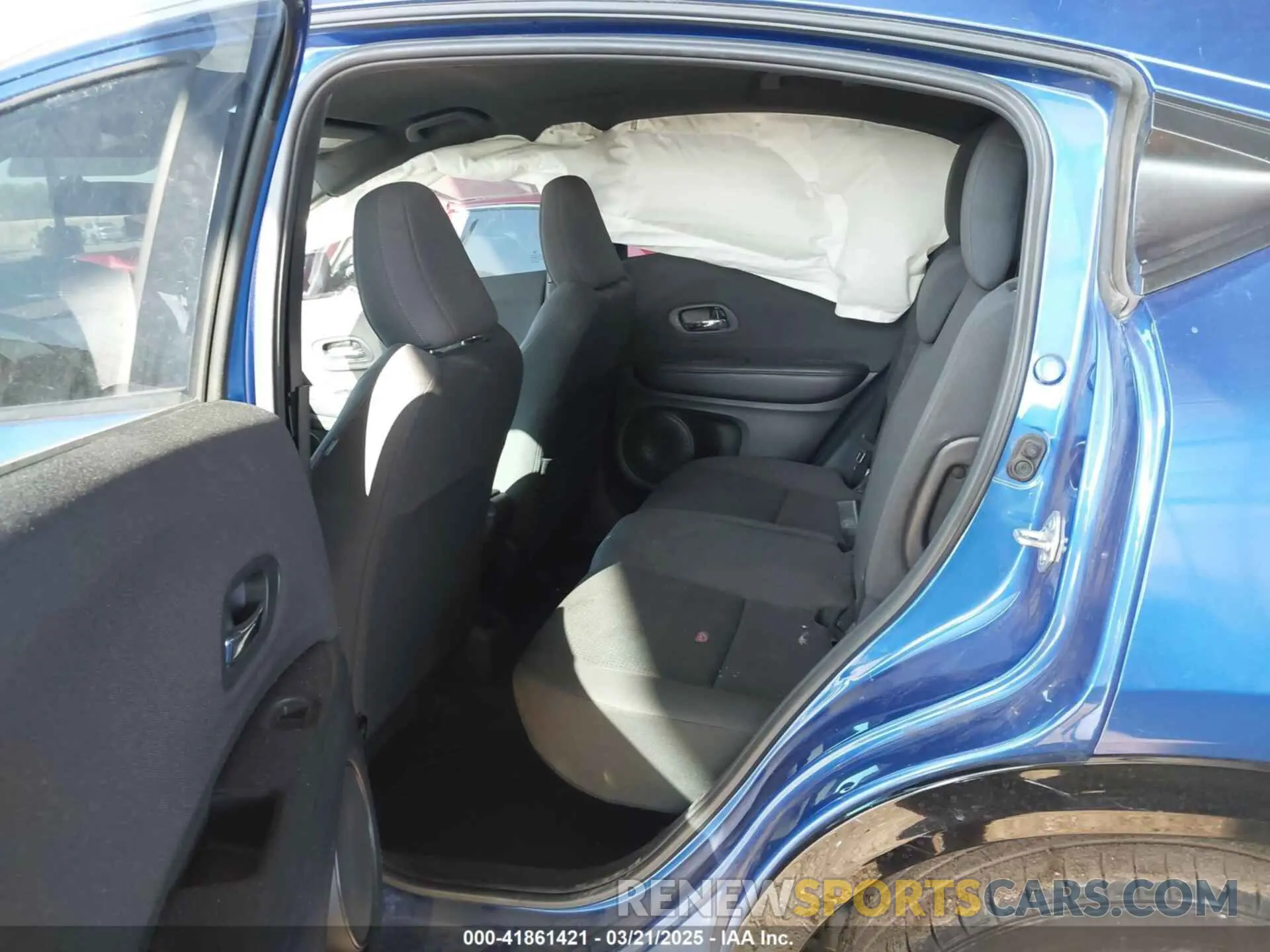 8 Photograph of a damaged car 3CZRU6H16NM710451 HONDA HR-V 2022