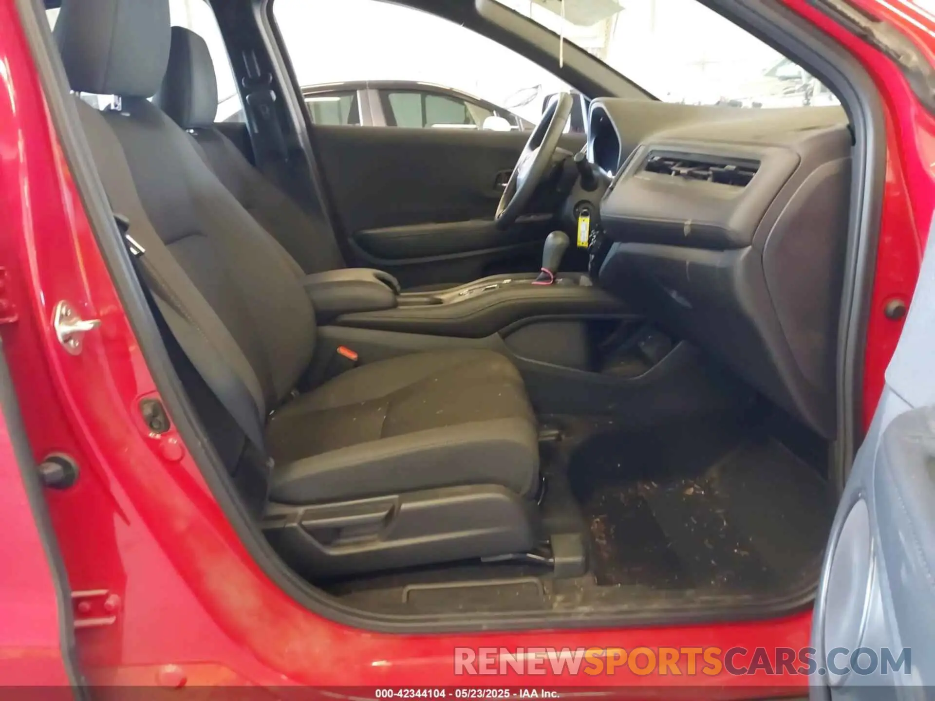 5 Photograph of a damaged car 3CZRU6H16NM731459 HONDA HR-V 2022
