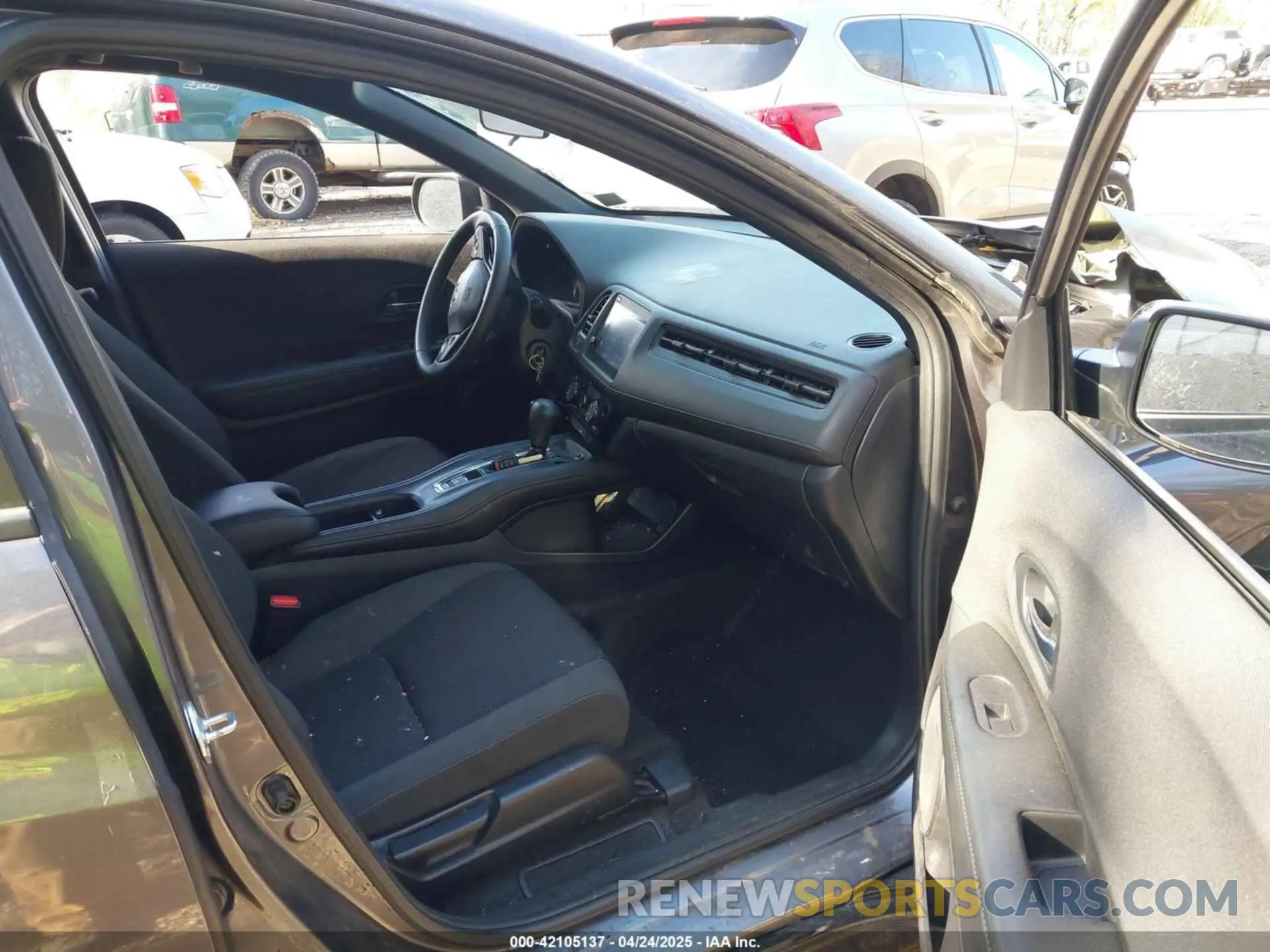 5 Photograph of a damaged car 3CZRU6H17NM746231 HONDA HR-V 2022