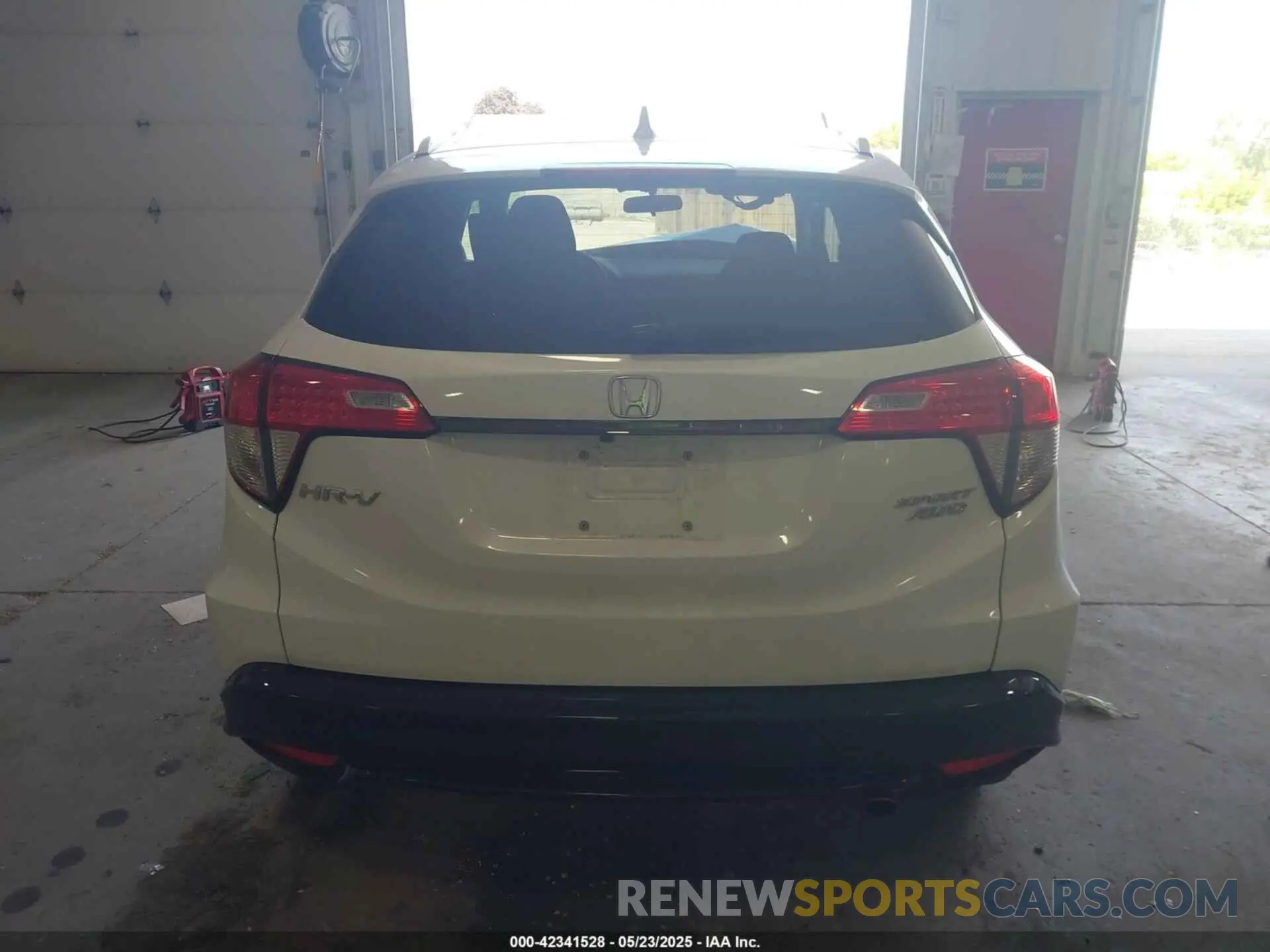 17 Photograph of a damaged car 3CZRU6H17NM773588 HONDA HR-V 2022