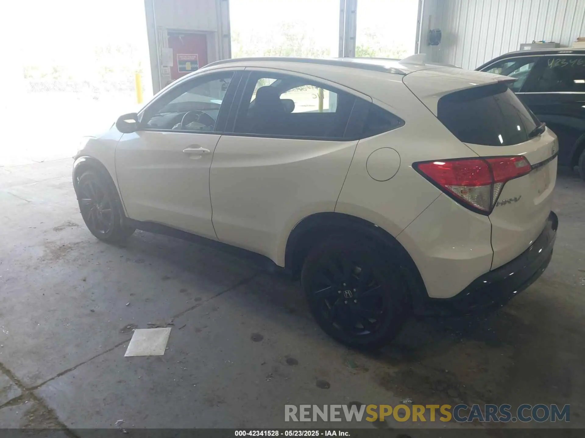 3 Photograph of a damaged car 3CZRU6H17NM773588 HONDA HR-V 2022