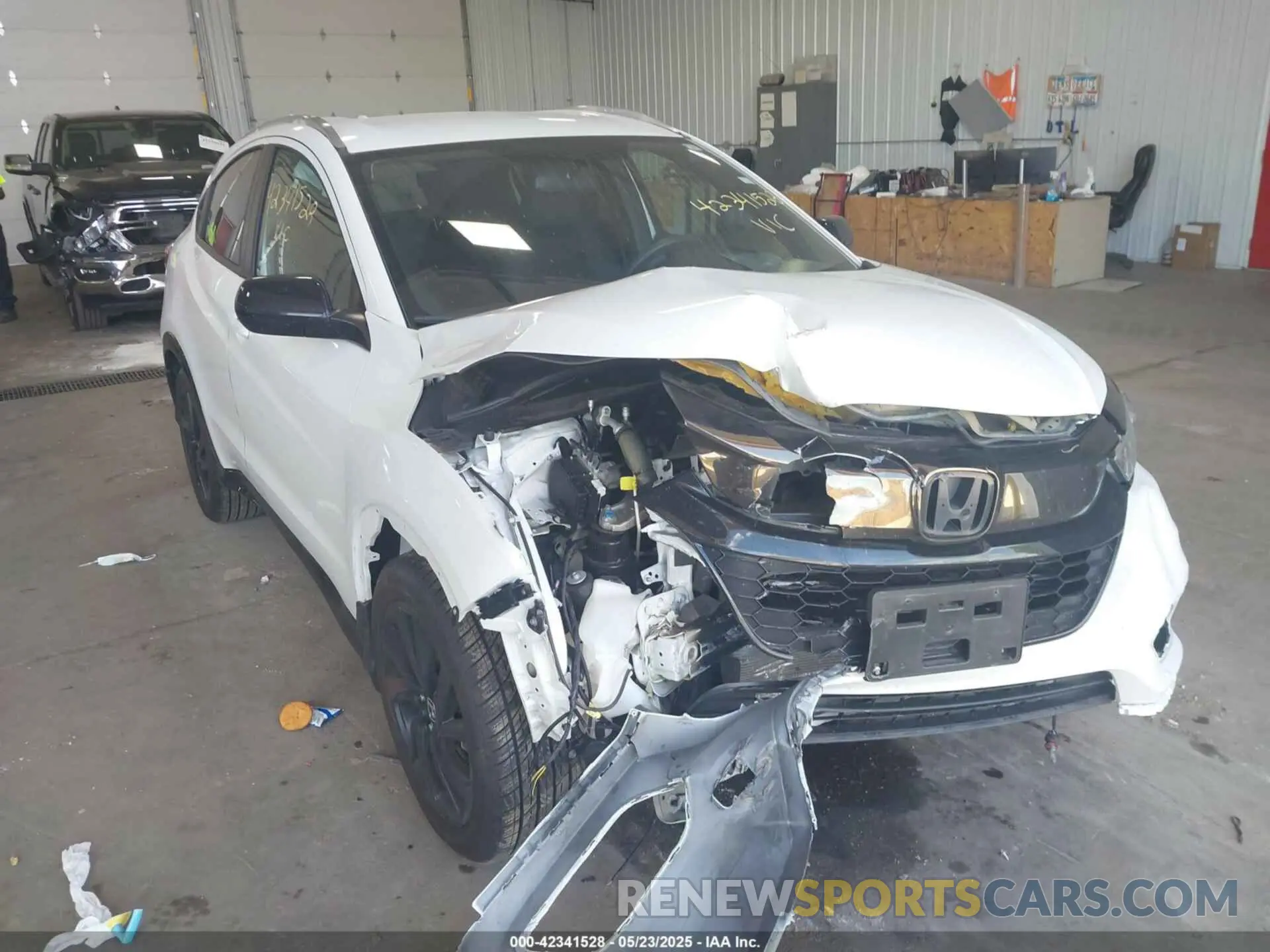 6 Photograph of a damaged car 3CZRU6H17NM773588 HONDA HR-V 2022