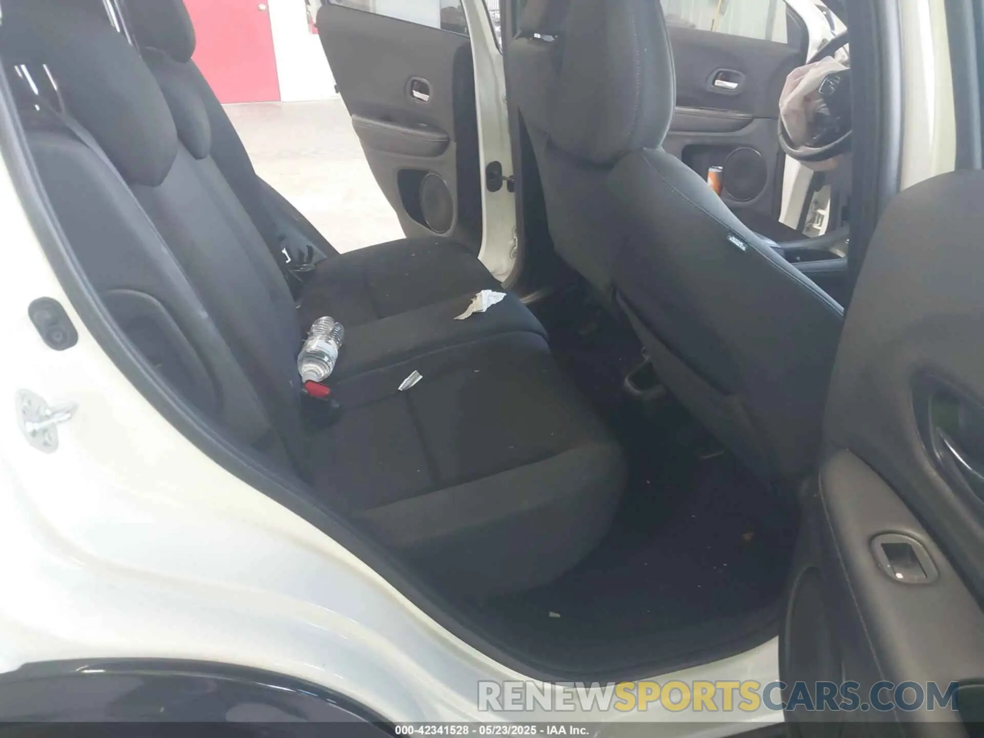 8 Photograph of a damaged car 3CZRU6H17NM773588 HONDA HR-V 2022