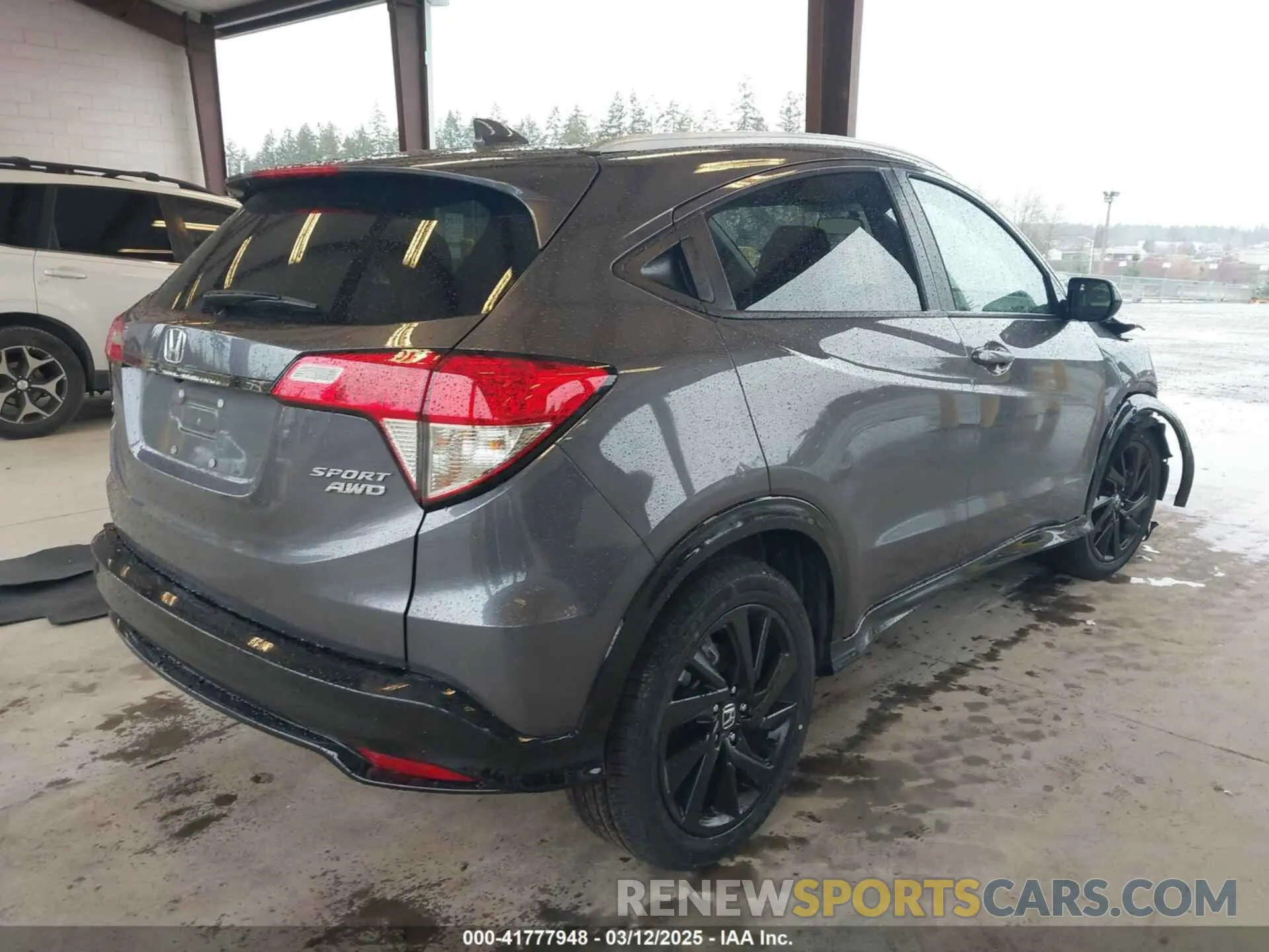 4 Photograph of a damaged car 3CZRU6H18NM739546 HONDA HR-V 2022