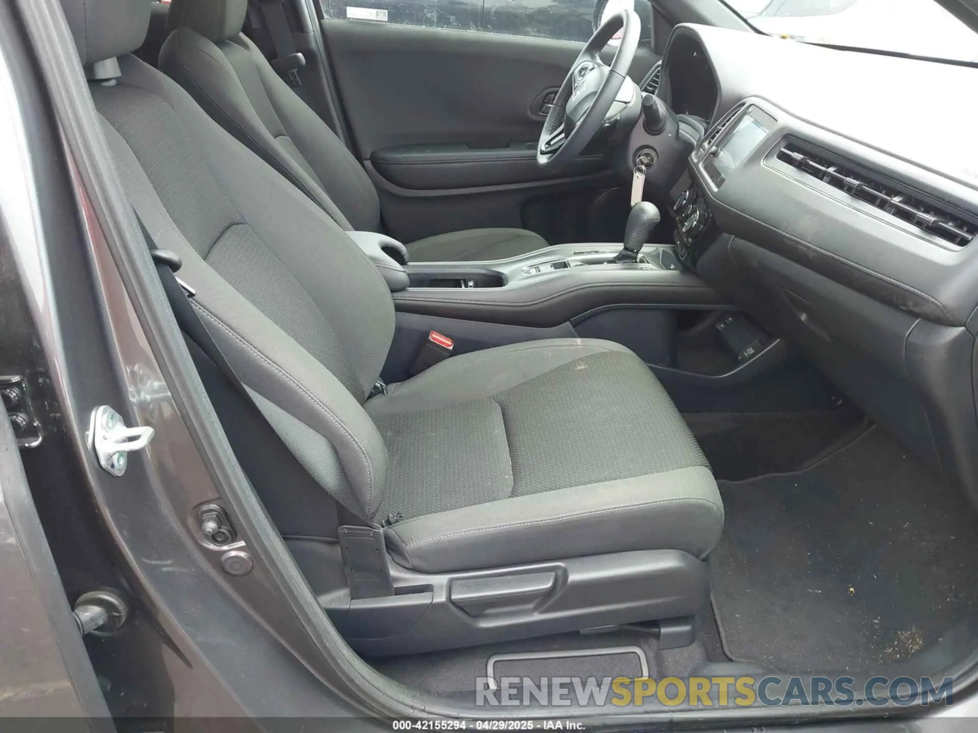 5 Photograph of a damaged car 3CZRU6H18NM765306 HONDA HR-V 2022