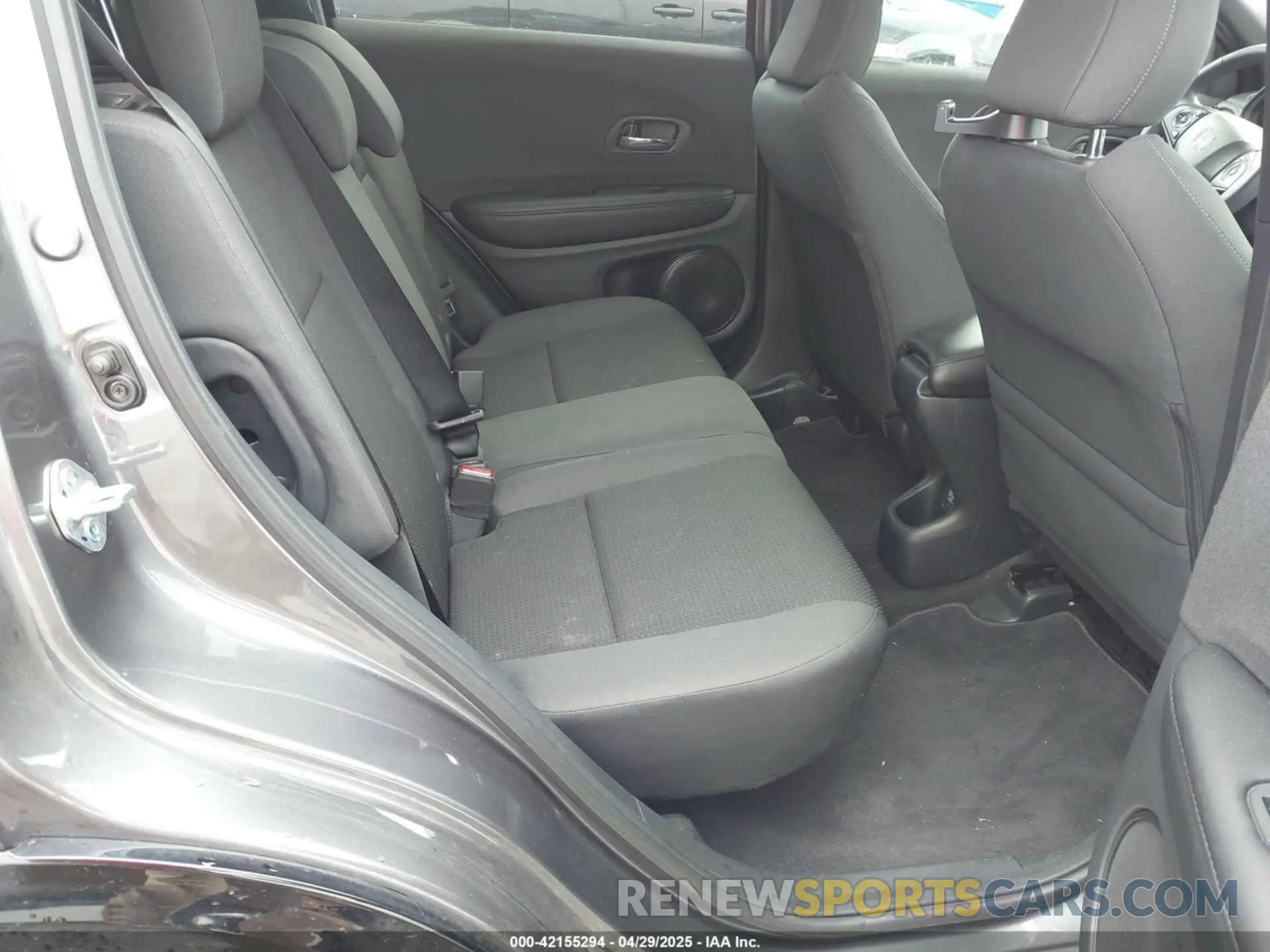8 Photograph of a damaged car 3CZRU6H18NM765306 HONDA HR-V 2022