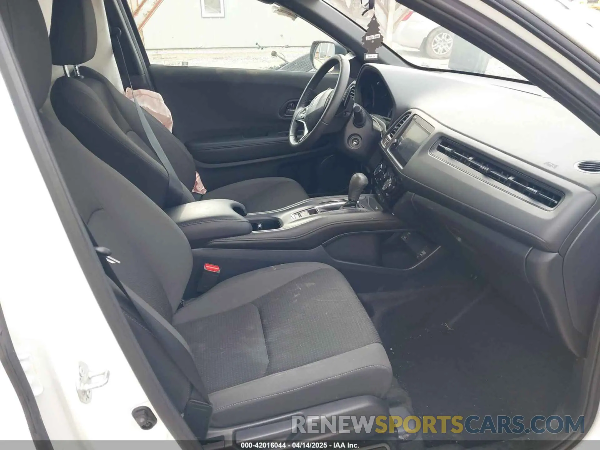 5 Photograph of a damaged car 3CZRU6H19NM763404 HONDA HR-V 2022
