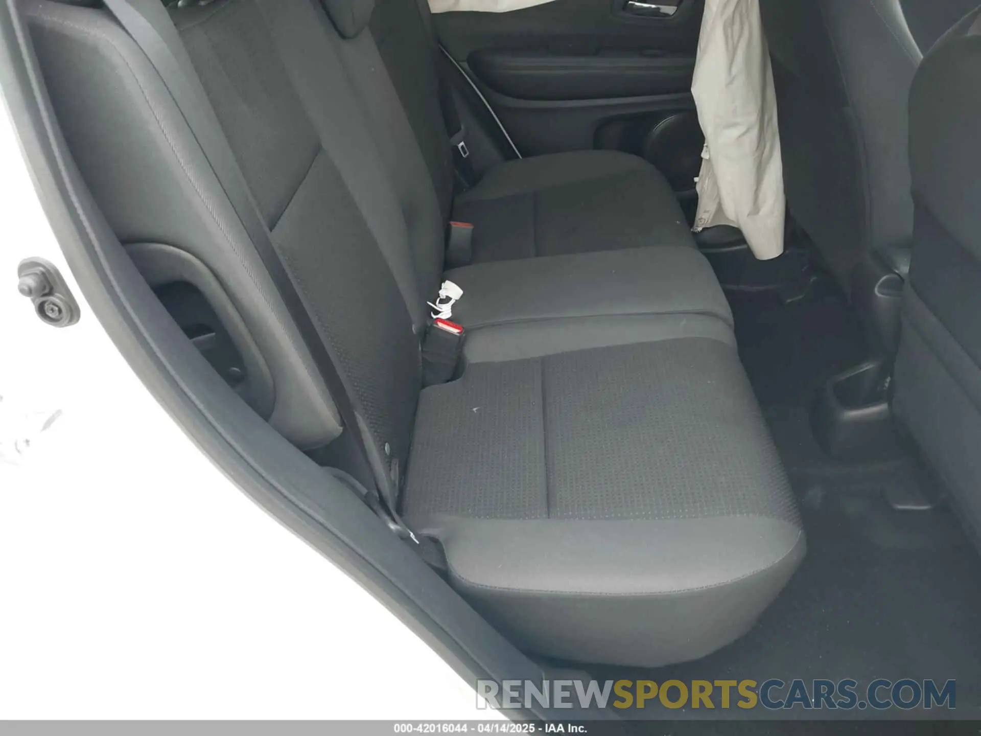 8 Photograph of a damaged car 3CZRU6H19NM763404 HONDA HR-V 2022