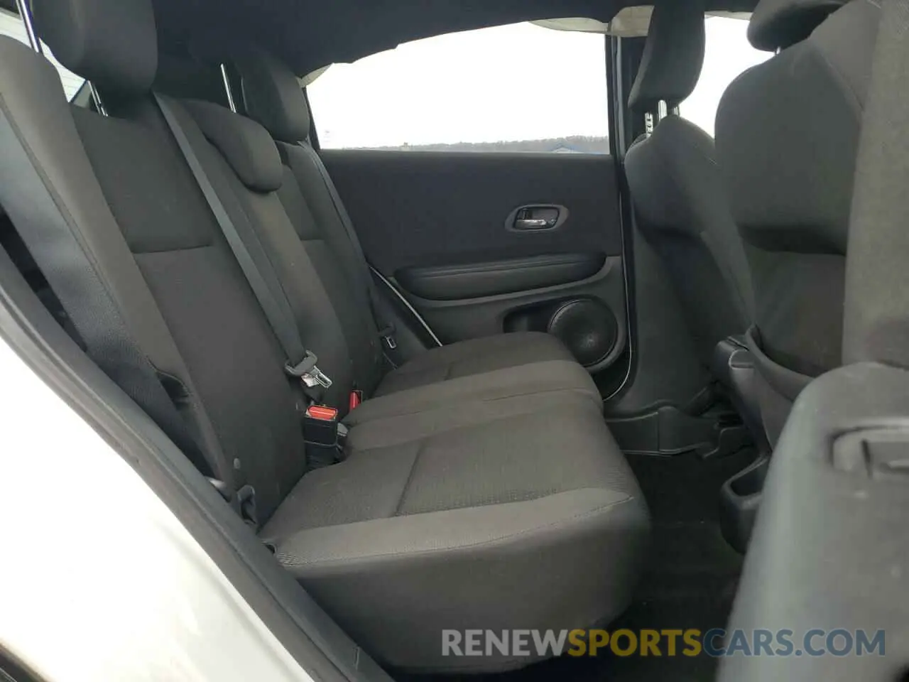11 Photograph of a damaged car 3CZRU6H19NM769221 HONDA HR-V 2022