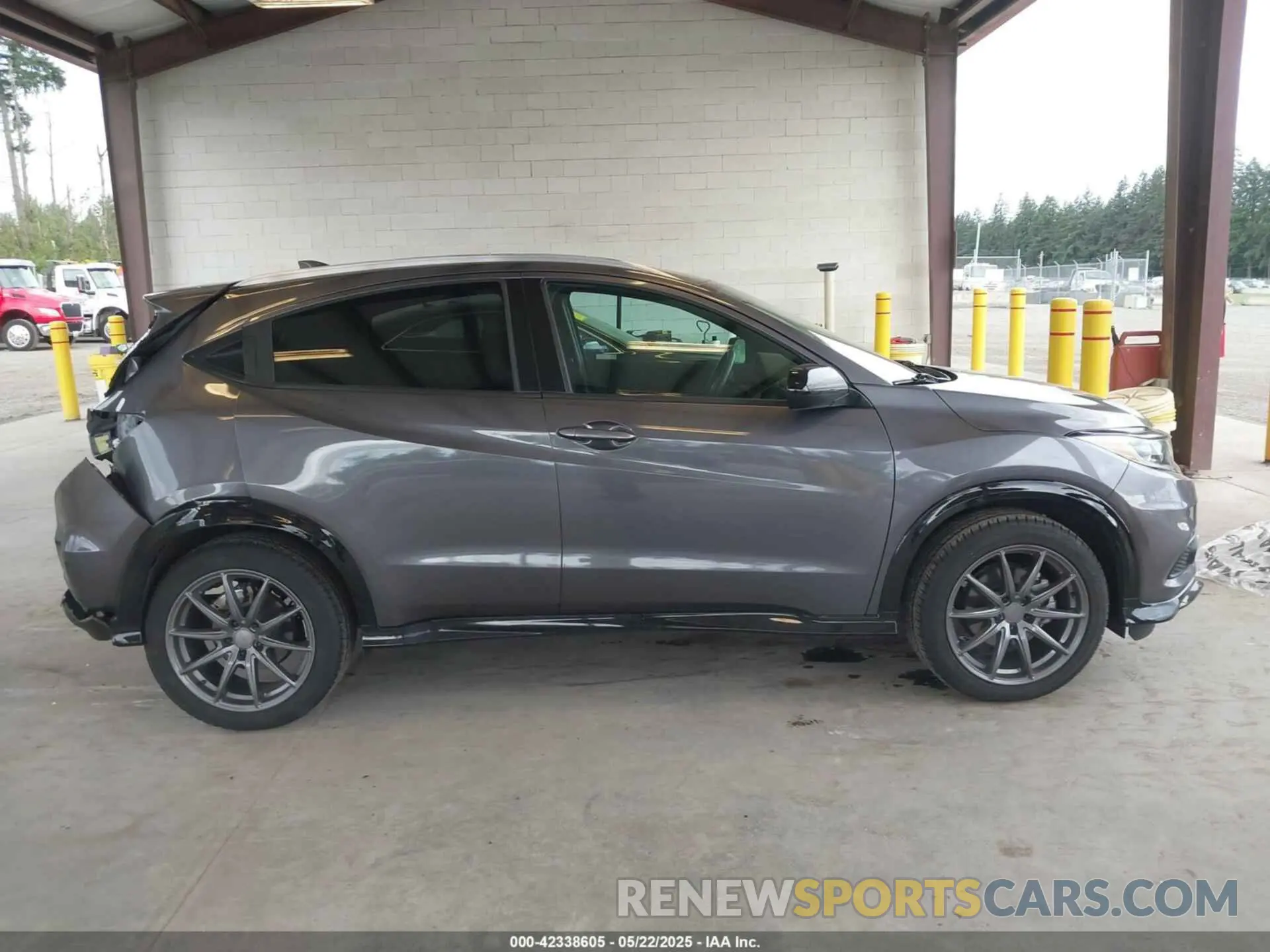 14 Photograph of a damaged car 3CZRU6H19NM769655 HONDA HR-V 2022
