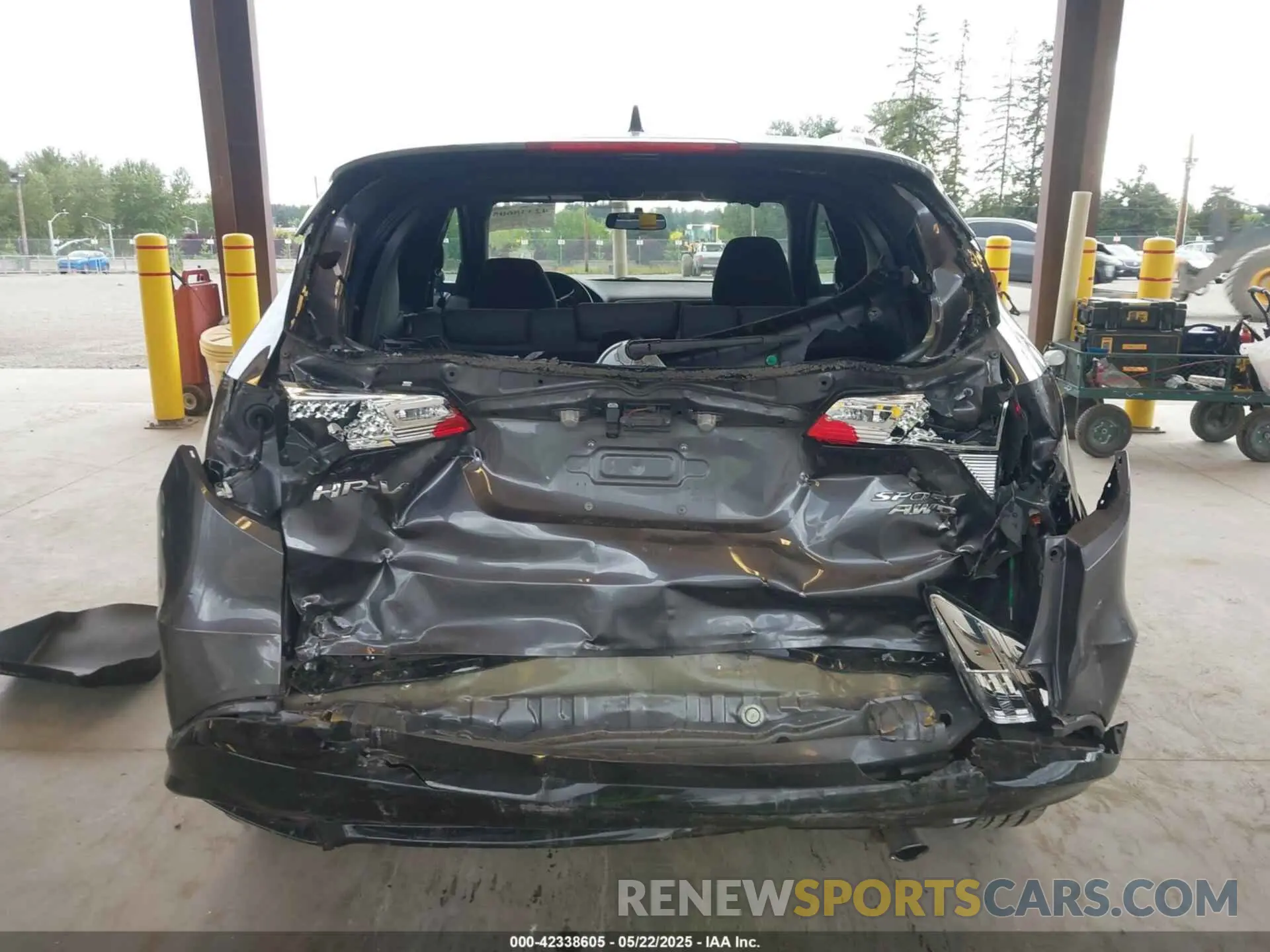 17 Photograph of a damaged car 3CZRU6H19NM769655 HONDA HR-V 2022
