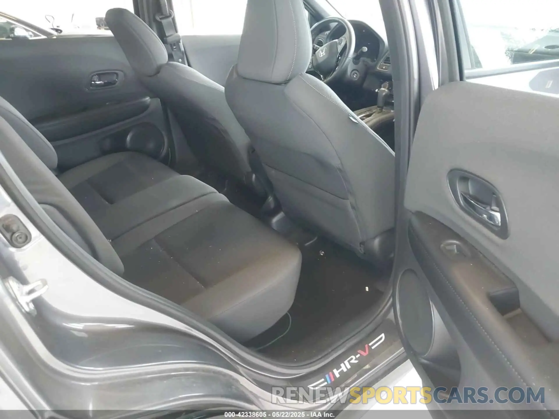 8 Photograph of a damaged car 3CZRU6H19NM769655 HONDA HR-V 2022