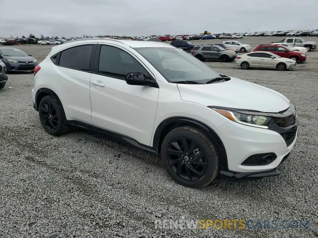 4 Photograph of a damaged car 3CZRU6H1XNM711635 HONDA HR-V 2022