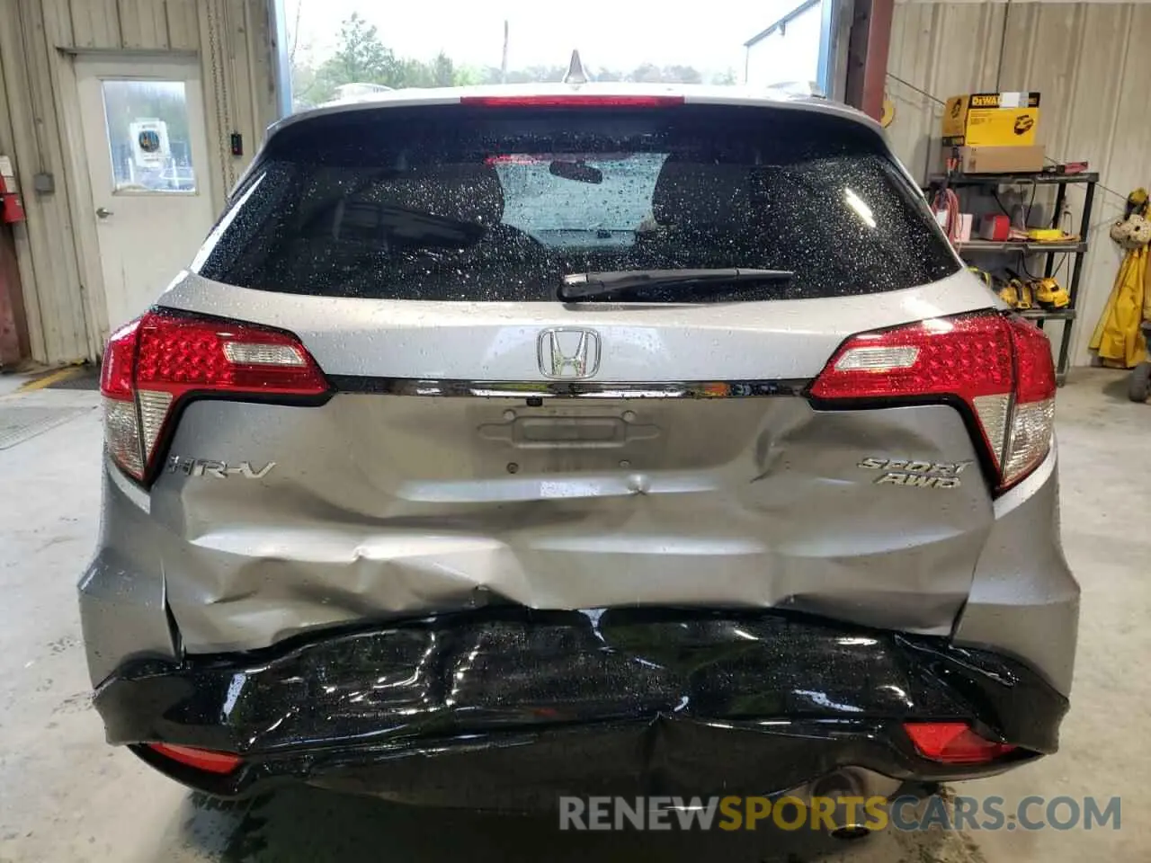6 Photograph of a damaged car 3CZRU6H1XNM736065 HONDA HR-V 2022