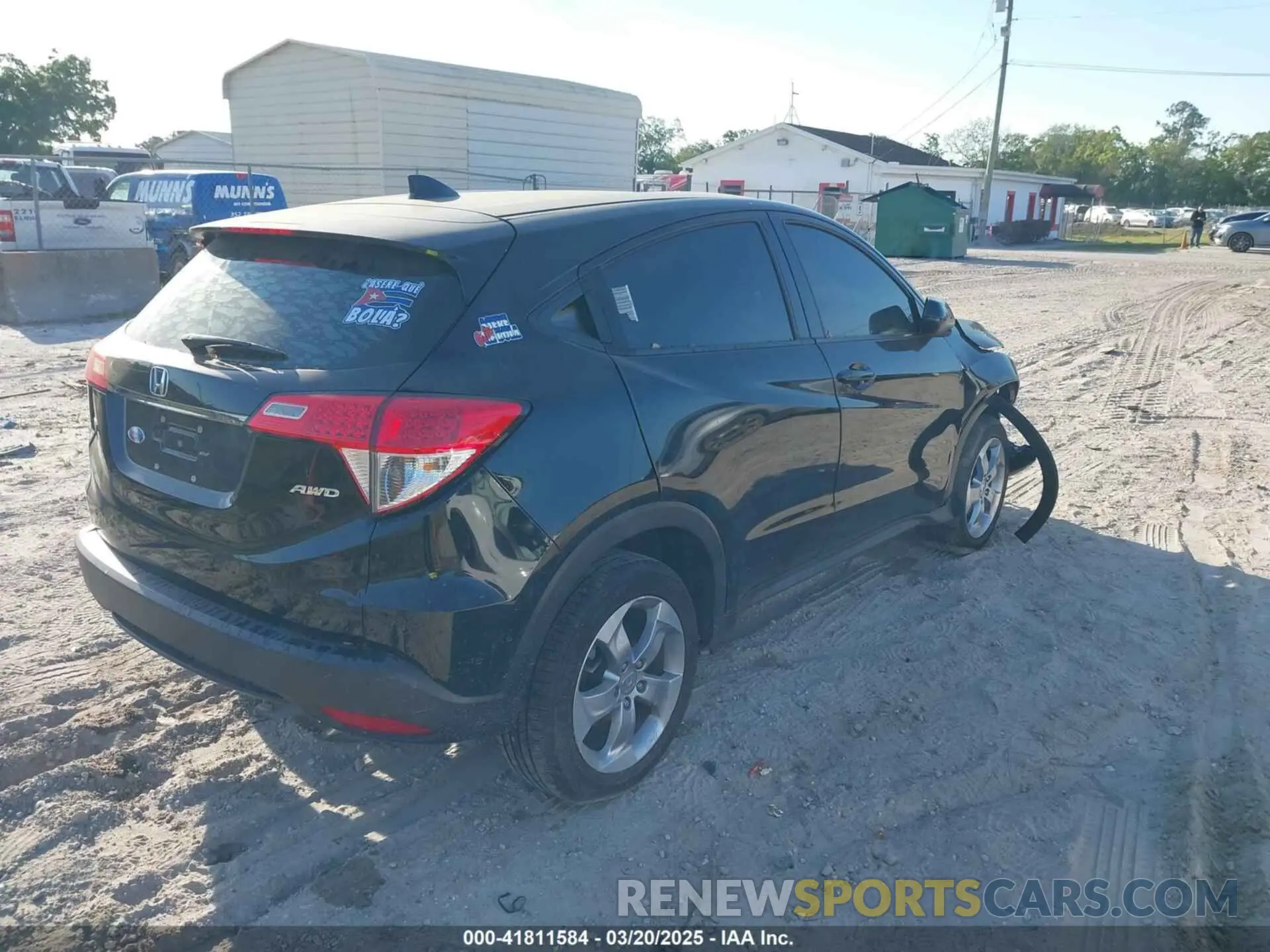 4 Photograph of a damaged car 3CZRU6H30NM700757 HONDA HR-V 2022