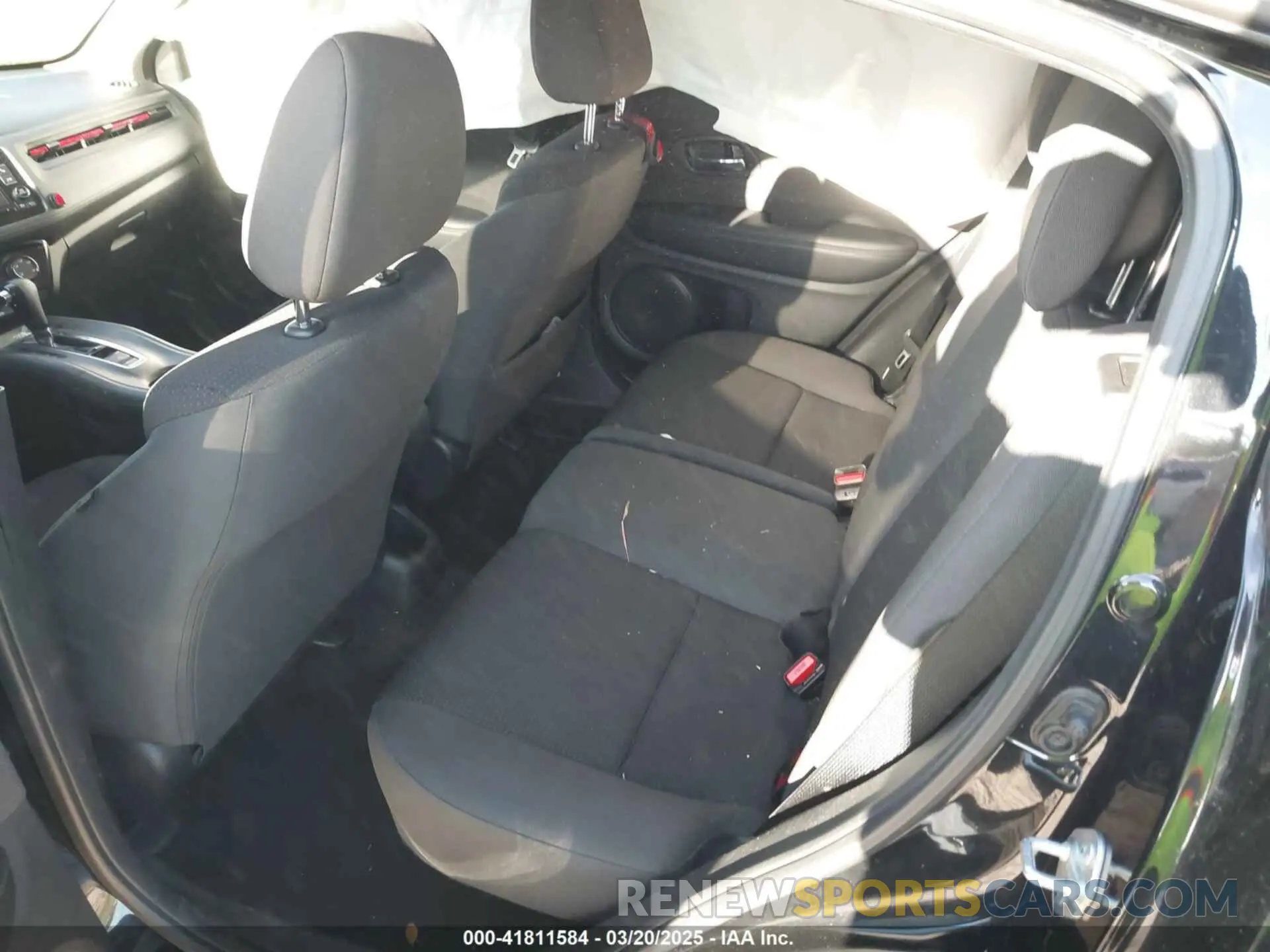 8 Photograph of a damaged car 3CZRU6H30NM700757 HONDA HR-V 2022