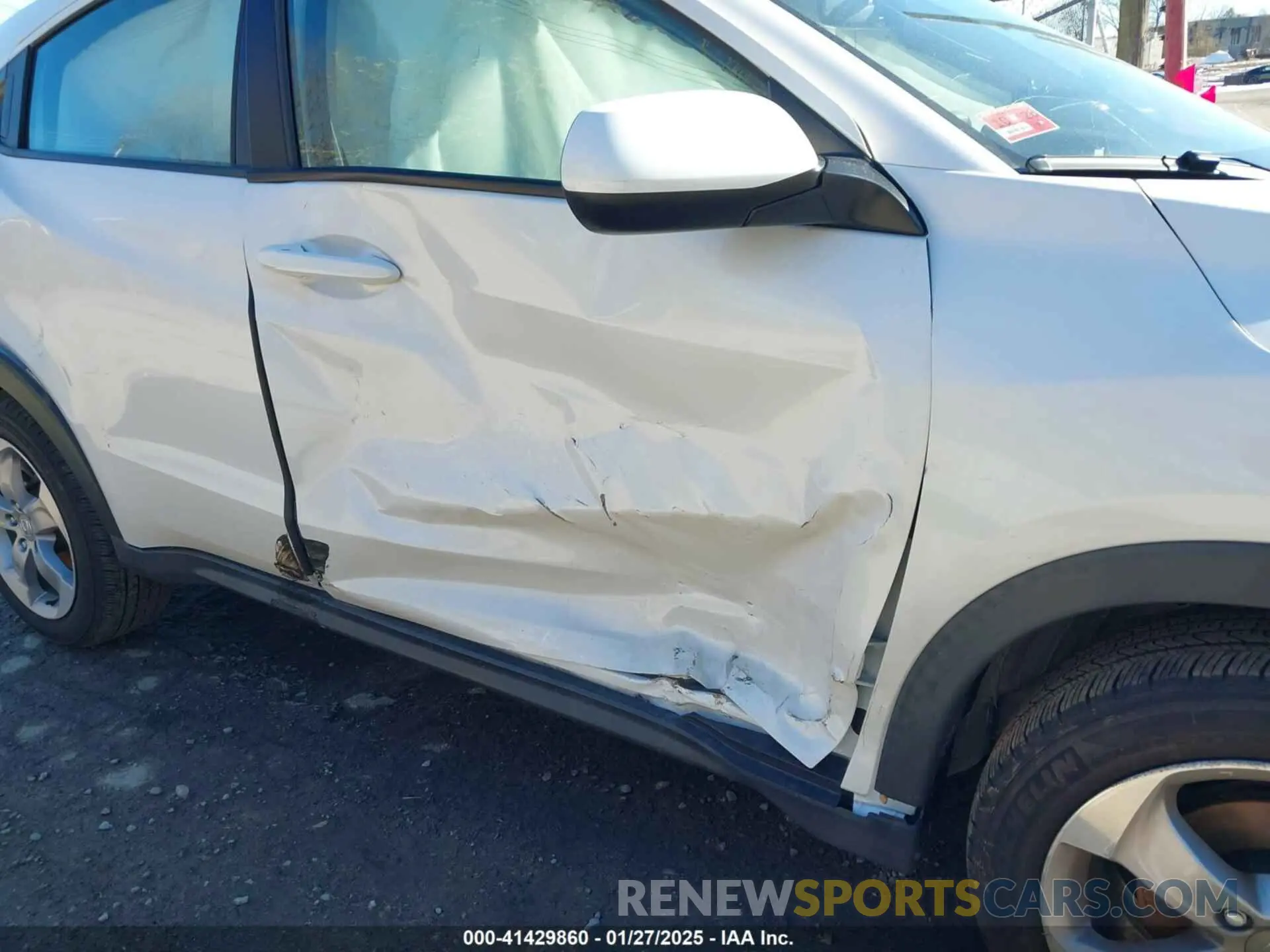 6 Photograph of a damaged car 3CZRU6H30NM732687 HONDA HR-V 2022