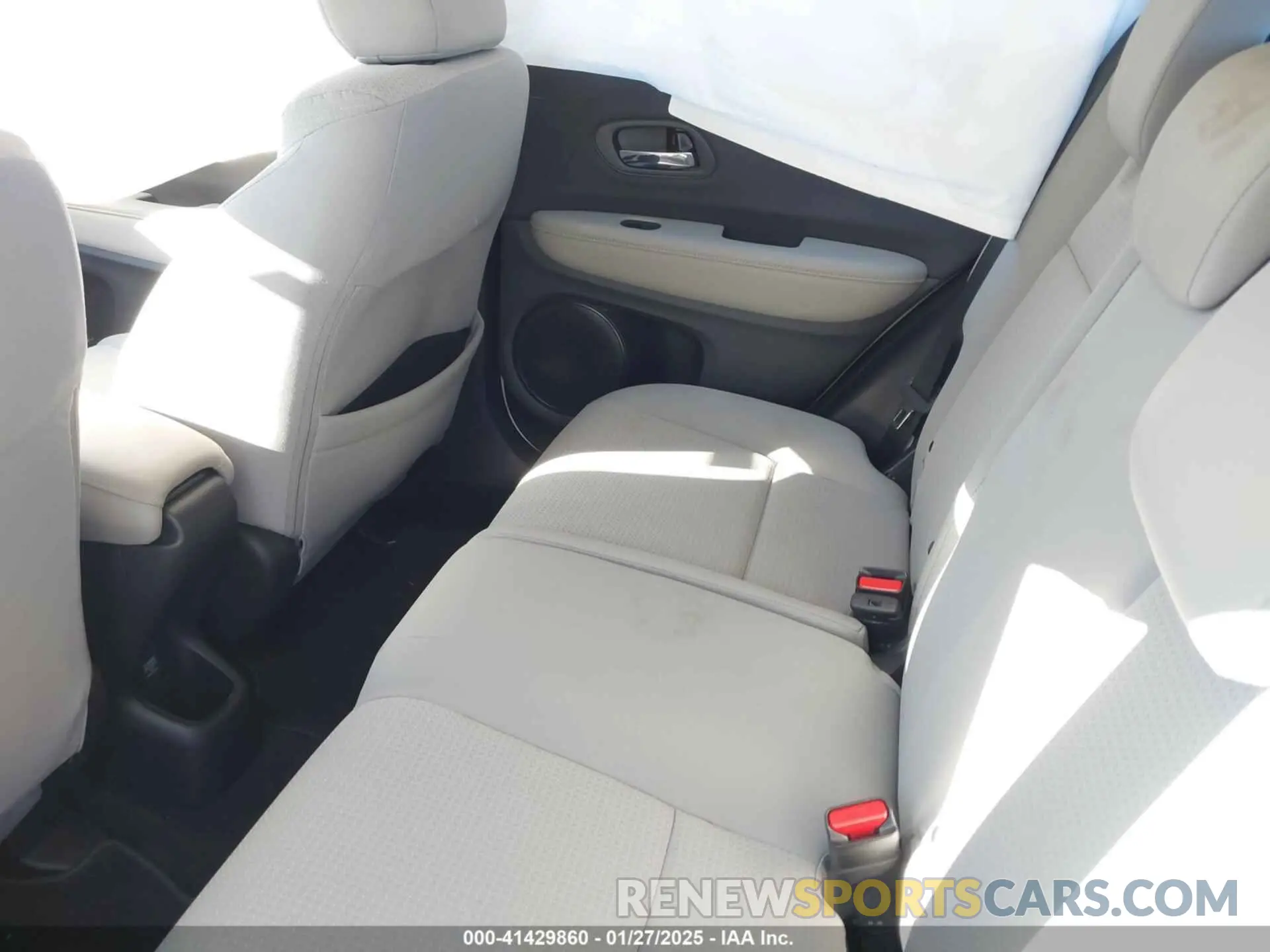 8 Photograph of a damaged car 3CZRU6H30NM732687 HONDA HR-V 2022