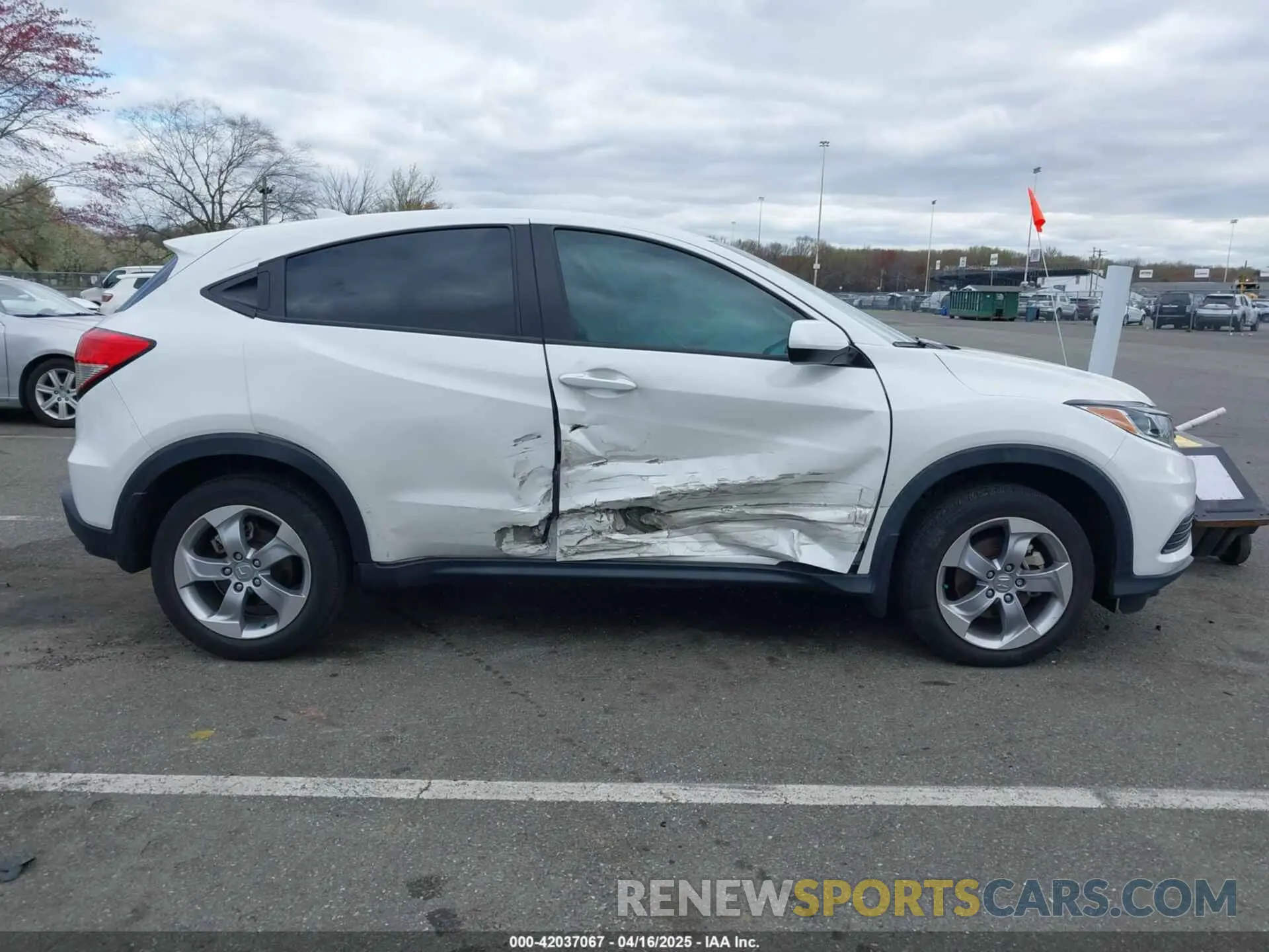 13 Photograph of a damaged car 3CZRU6H30NM741325 HONDA HR-V 2022