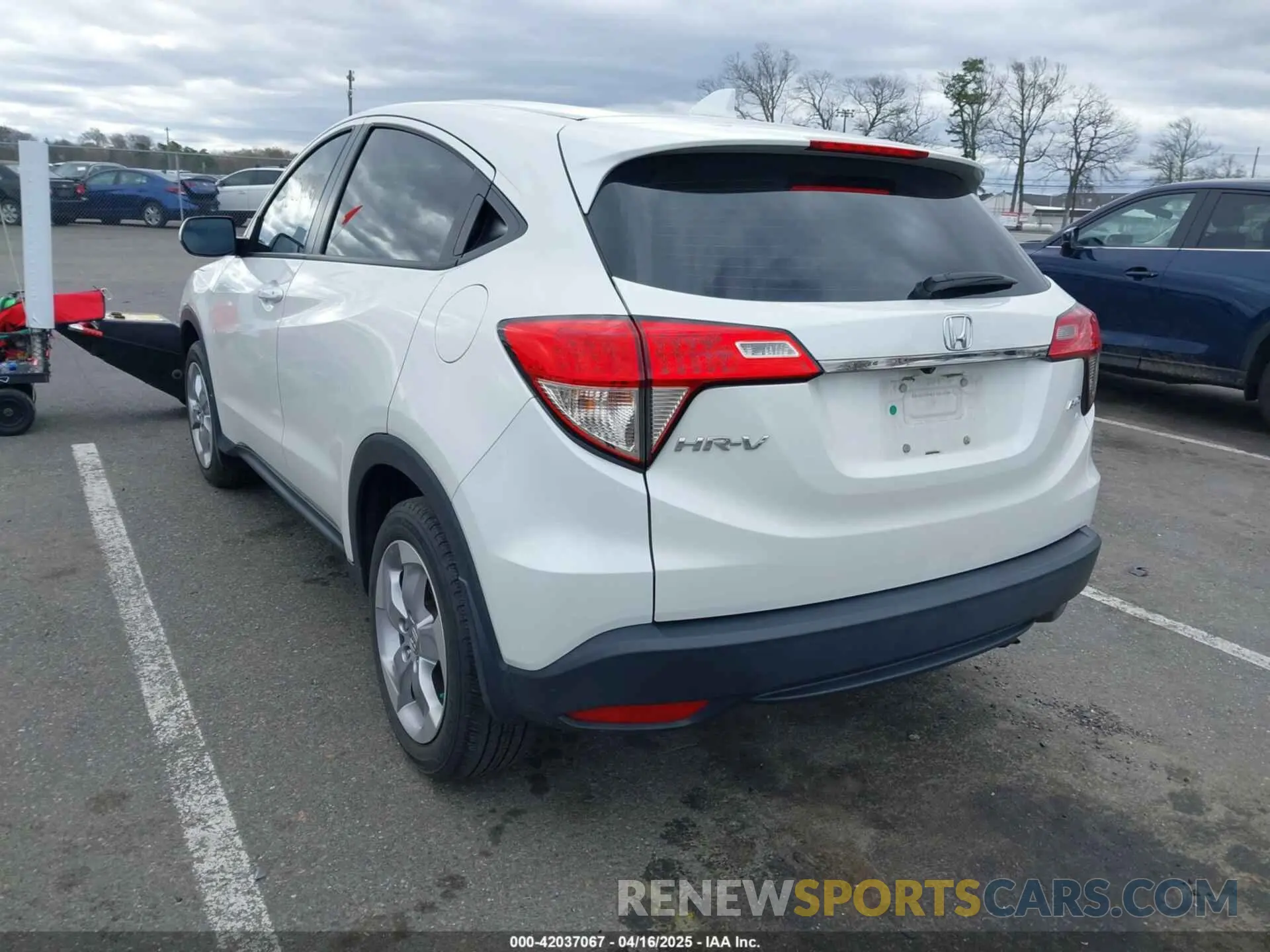 3 Photograph of a damaged car 3CZRU6H30NM741325 HONDA HR-V 2022