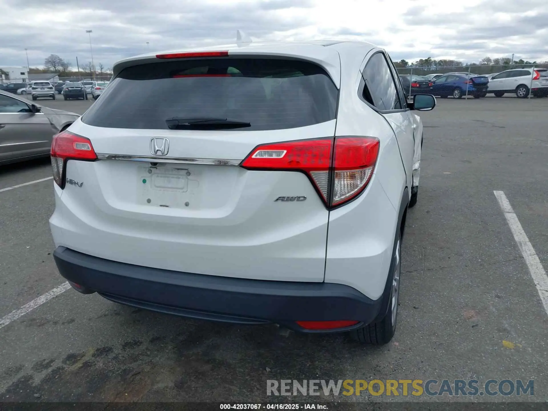 4 Photograph of a damaged car 3CZRU6H30NM741325 HONDA HR-V 2022