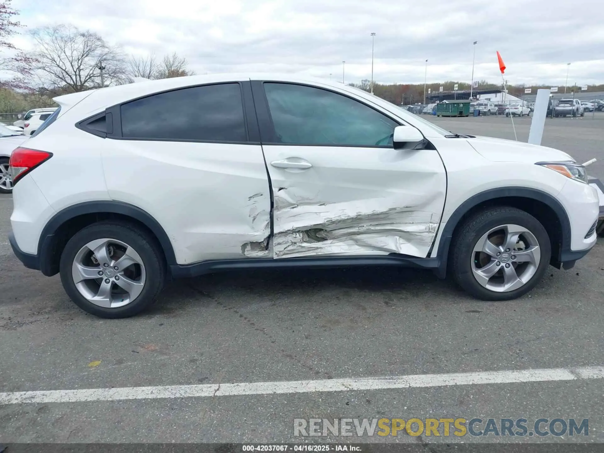 6 Photograph of a damaged car 3CZRU6H30NM741325 HONDA HR-V 2022