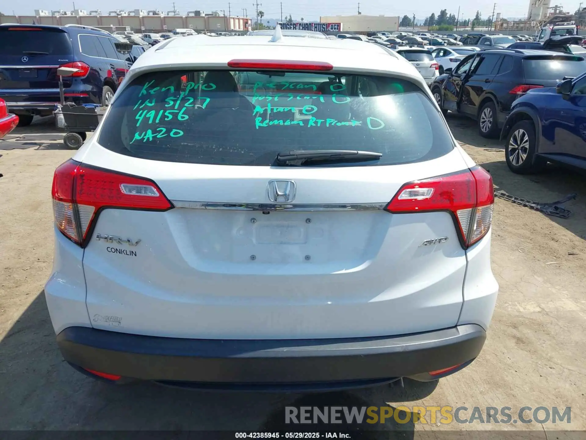 17 Photograph of a damaged car 3CZRU6H31NM702792 HONDA HR-V 2022