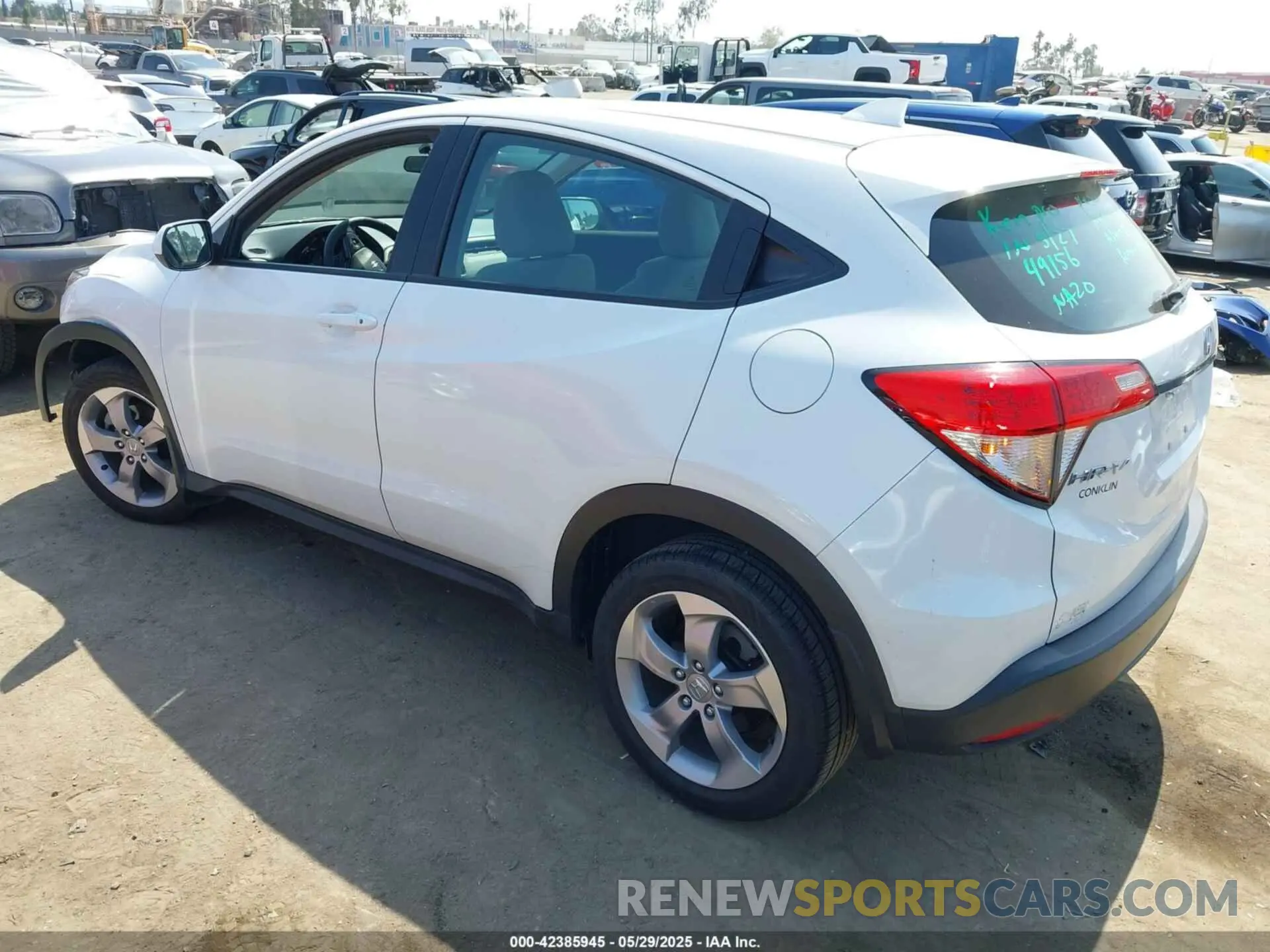3 Photograph of a damaged car 3CZRU6H31NM702792 HONDA HR-V 2022