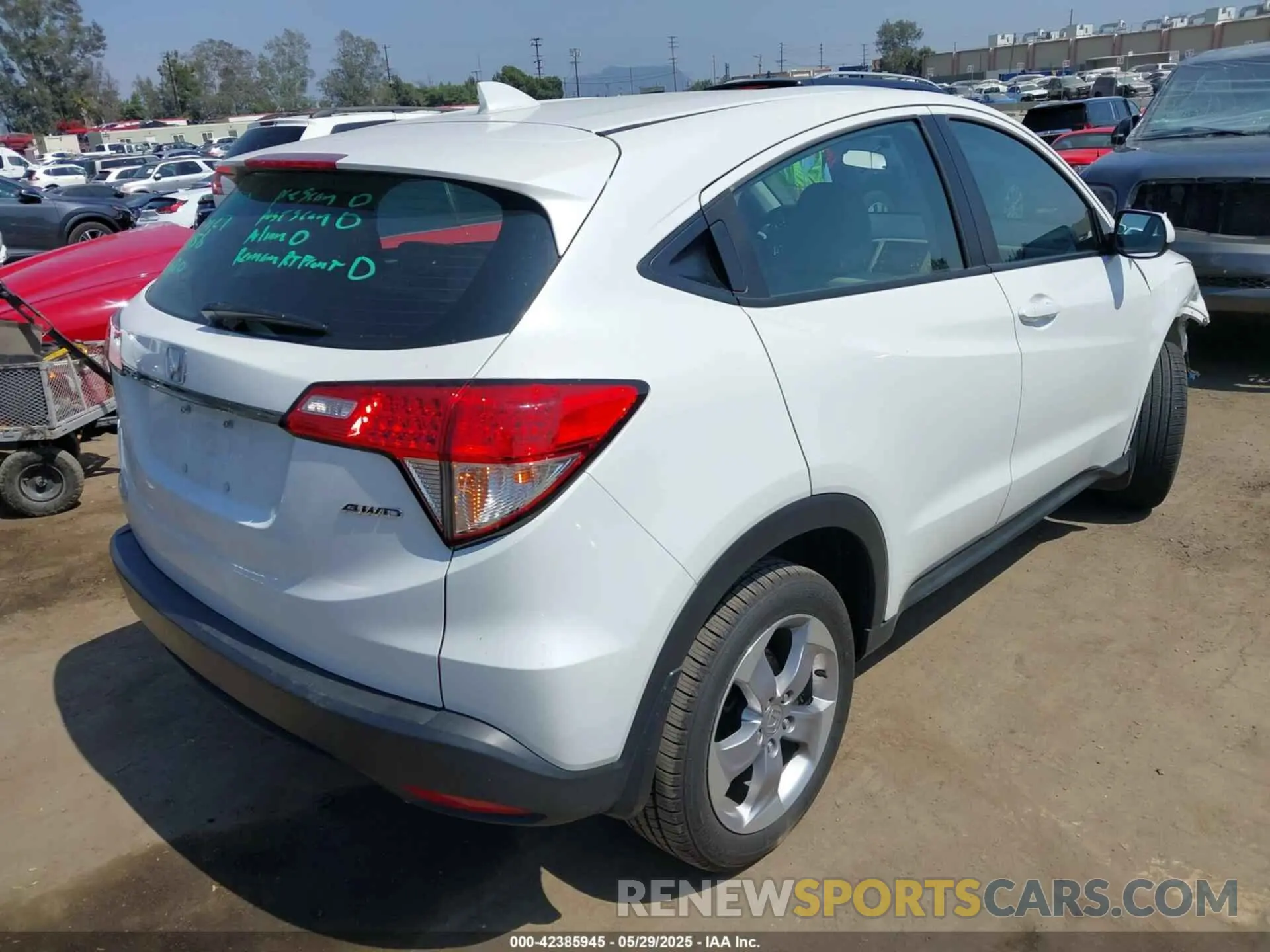 4 Photograph of a damaged car 3CZRU6H31NM702792 HONDA HR-V 2022