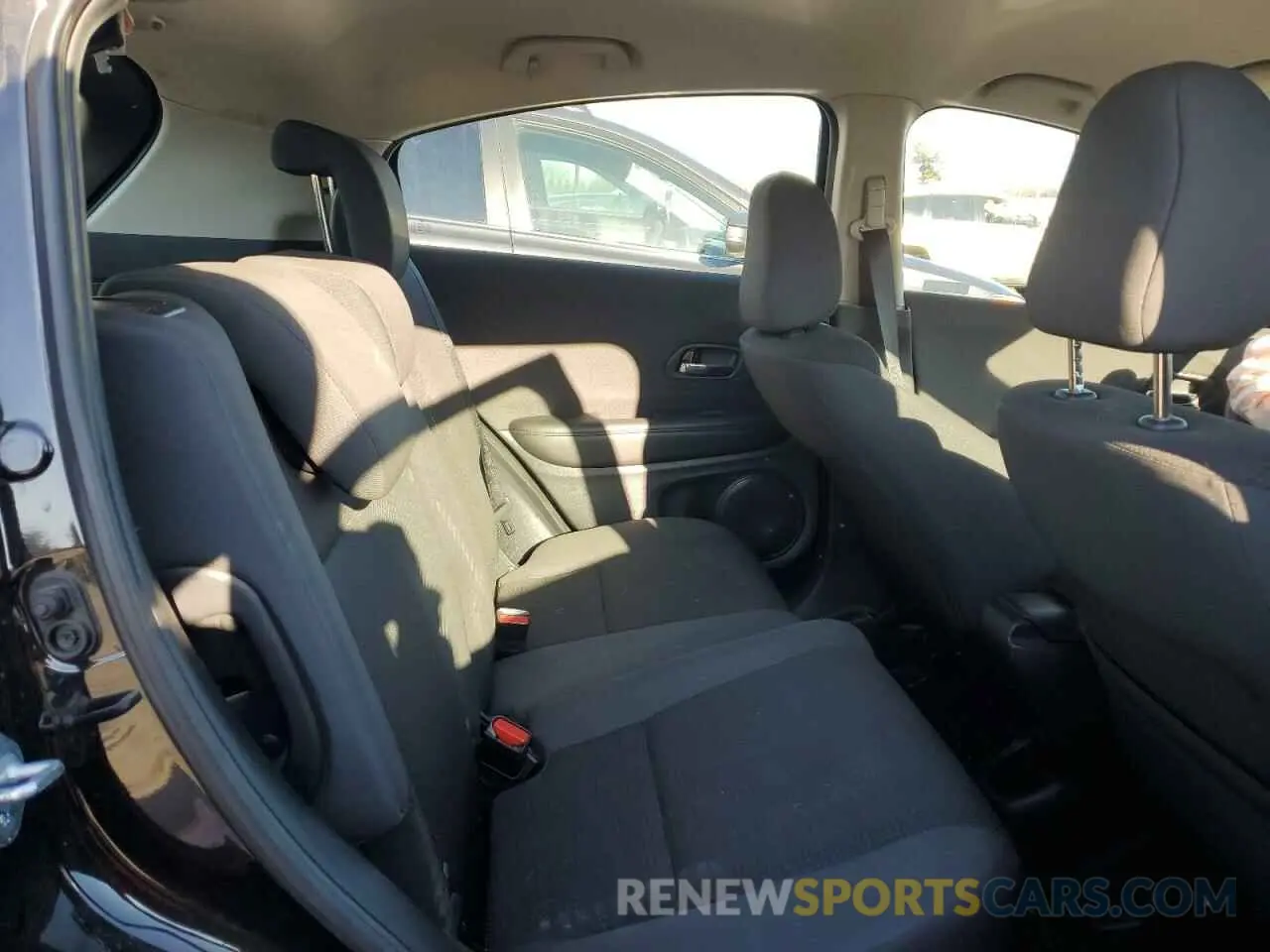 10 Photograph of a damaged car 3CZRU6H31NM736568 HONDA HR-V 2022