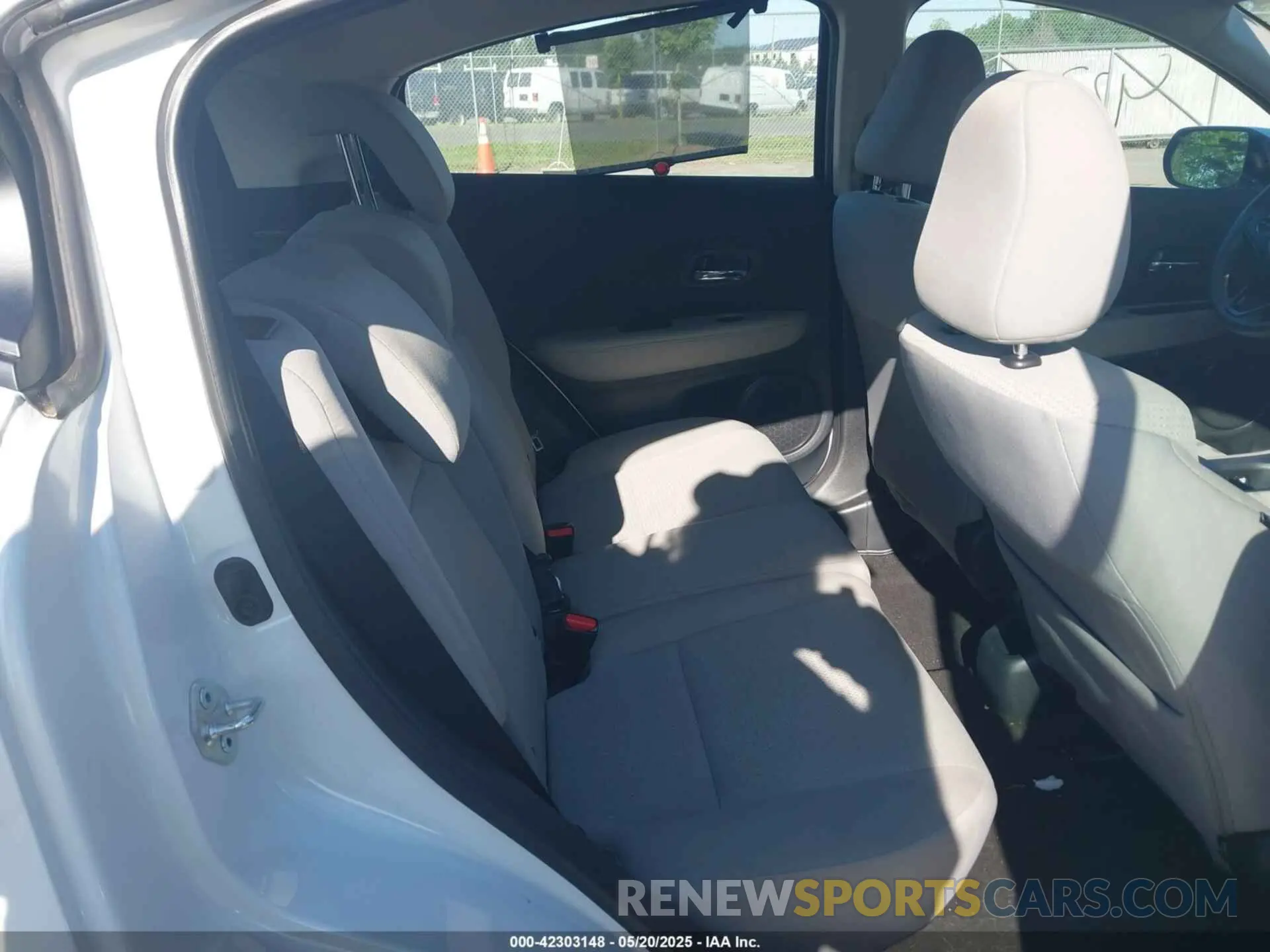 8 Photograph of a damaged car 3CZRU6H31NM748493 HONDA HR-V 2022