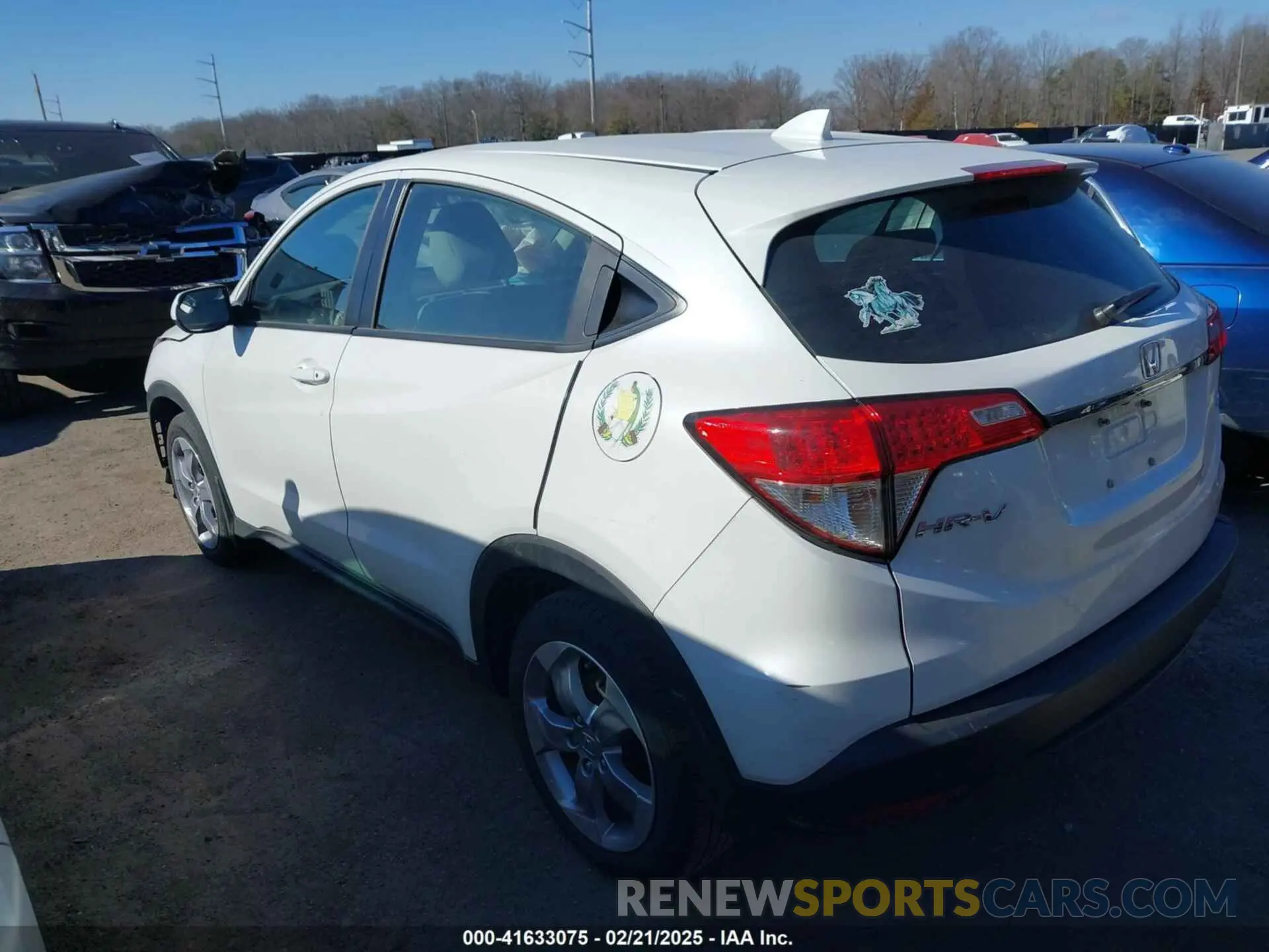 3 Photograph of a damaged car 3CZRU6H31NM768923 HONDA HR-V 2022