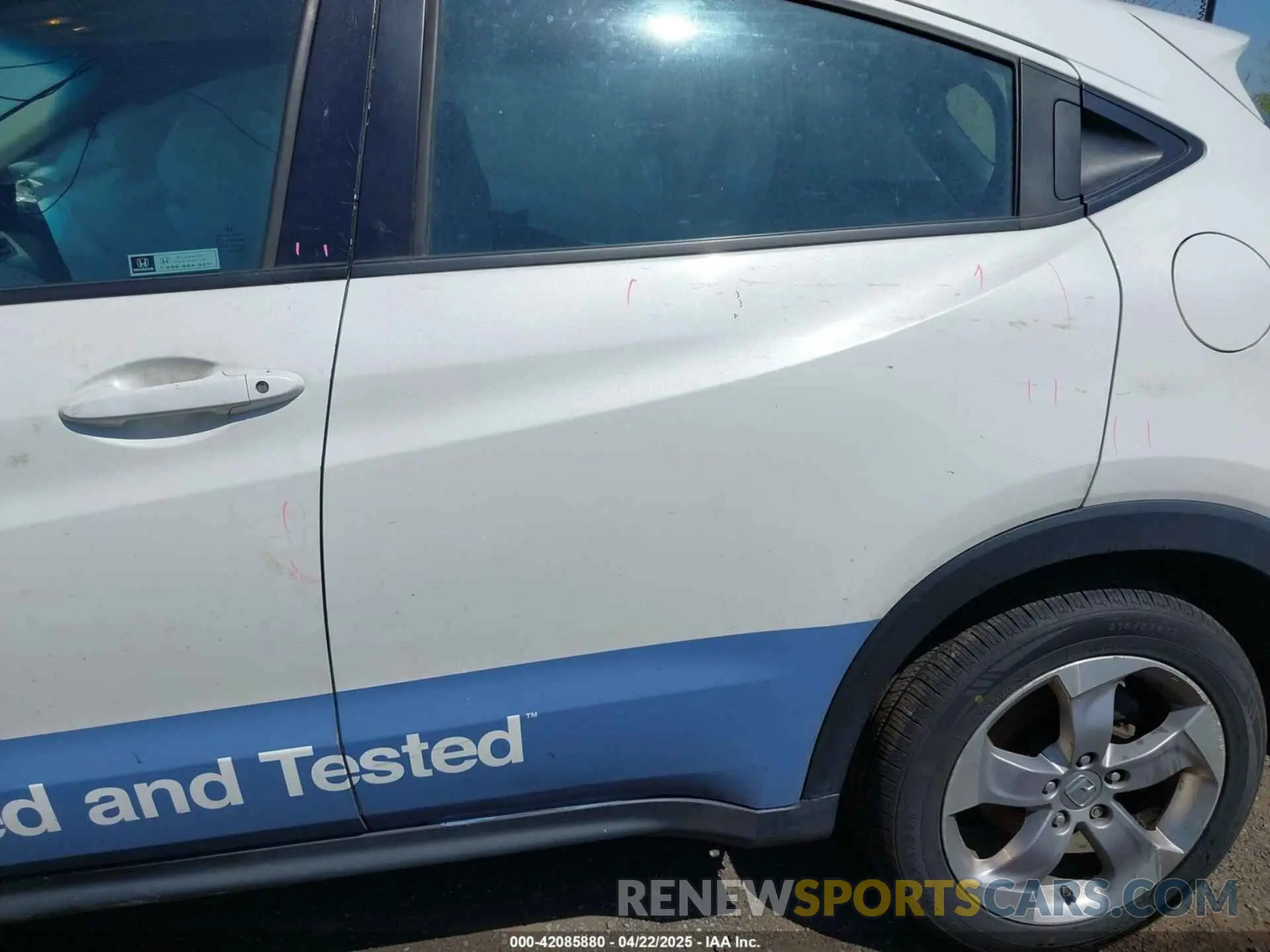 19 Photograph of a damaged car 3CZRU6H32NM706902 HONDA HR-V 2022