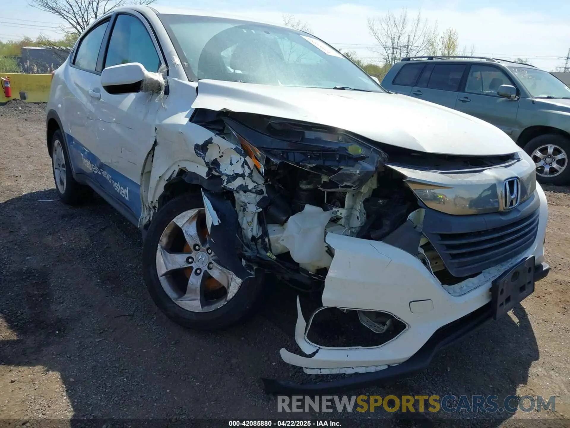 6 Photograph of a damaged car 3CZRU6H32NM706902 HONDA HR-V 2022