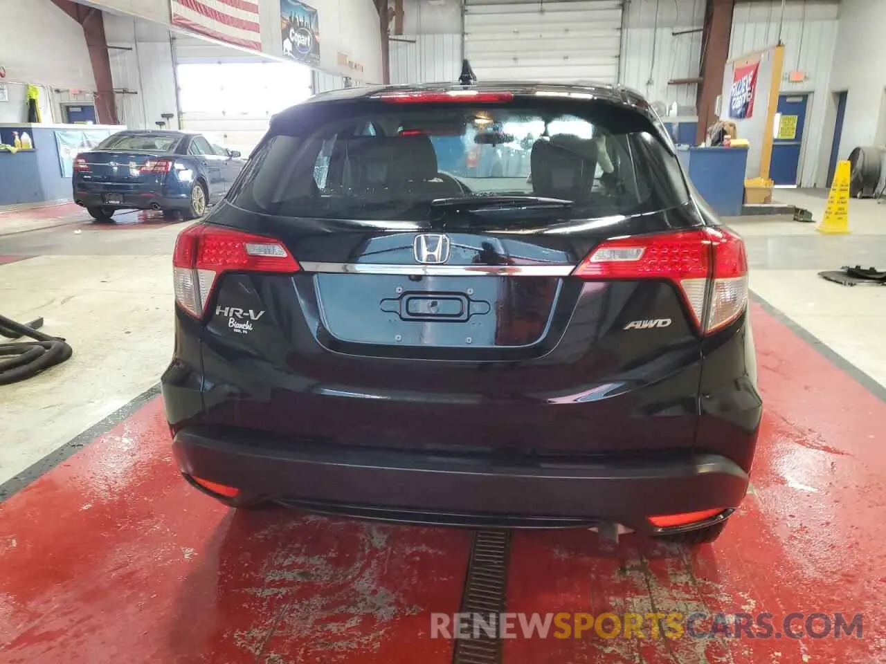 6 Photograph of a damaged car 3CZRU6H32NM715843 HONDA HR-V 2022