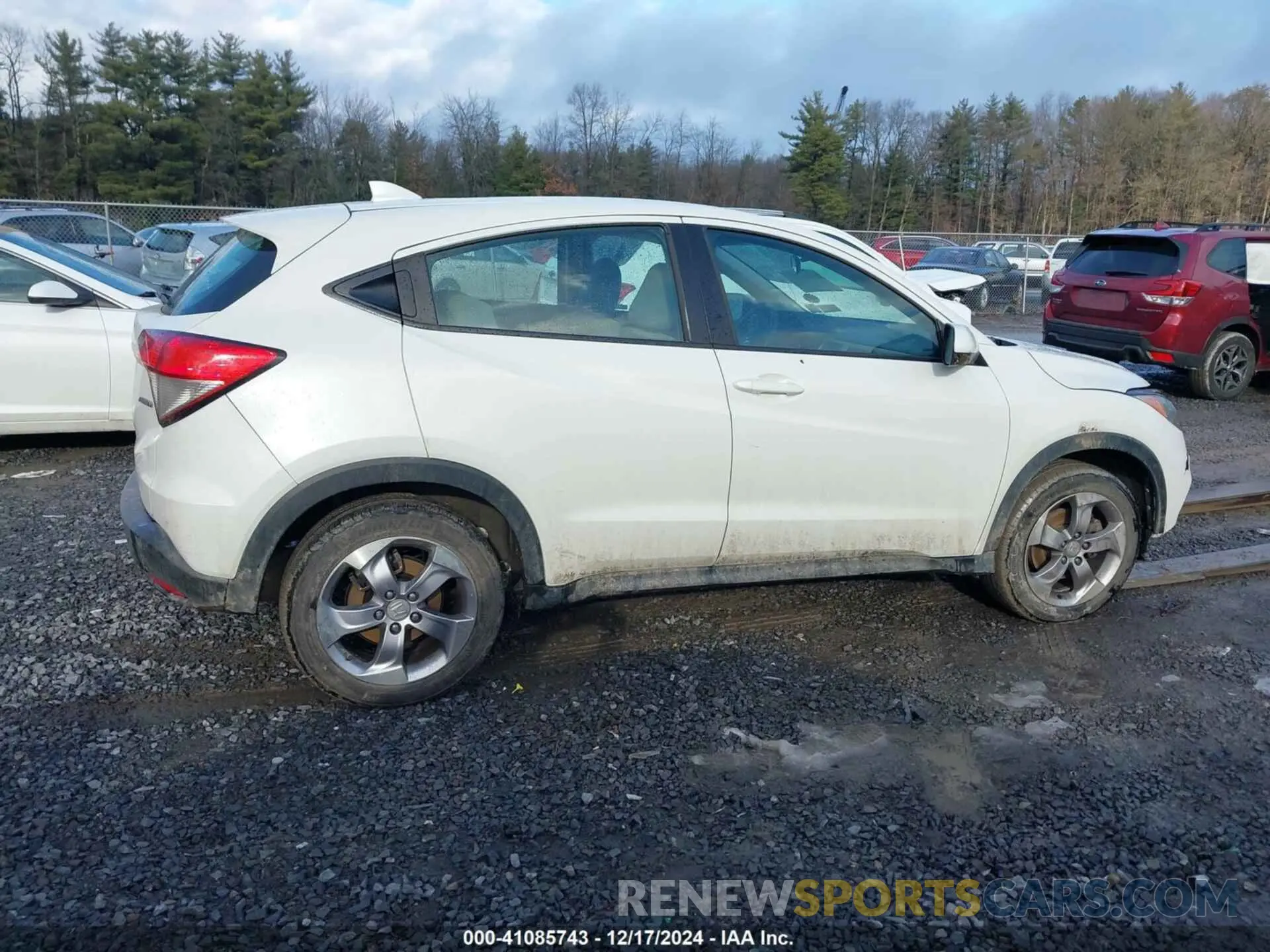 13 Photograph of a damaged car 3CZRU6H32NM717446 HONDA HR-V 2022