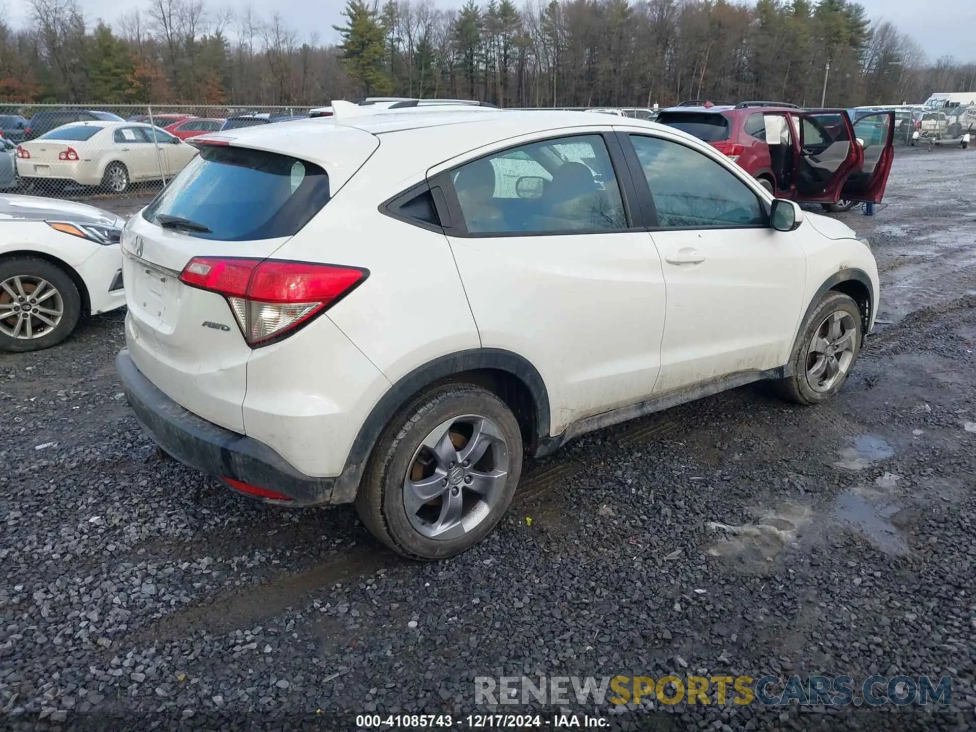 4 Photograph of a damaged car 3CZRU6H32NM717446 HONDA HR-V 2022