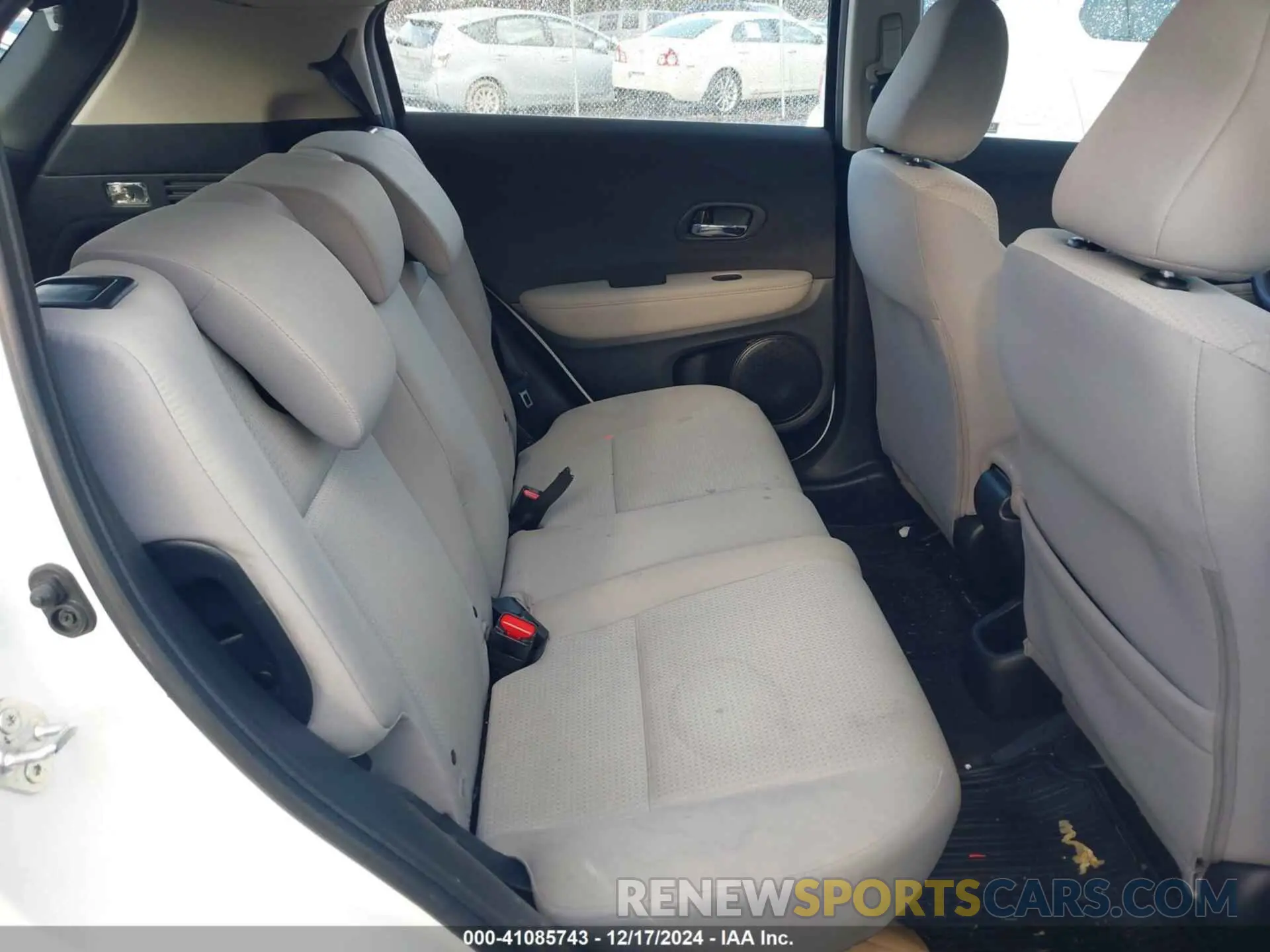 8 Photograph of a damaged car 3CZRU6H32NM717446 HONDA HR-V 2022