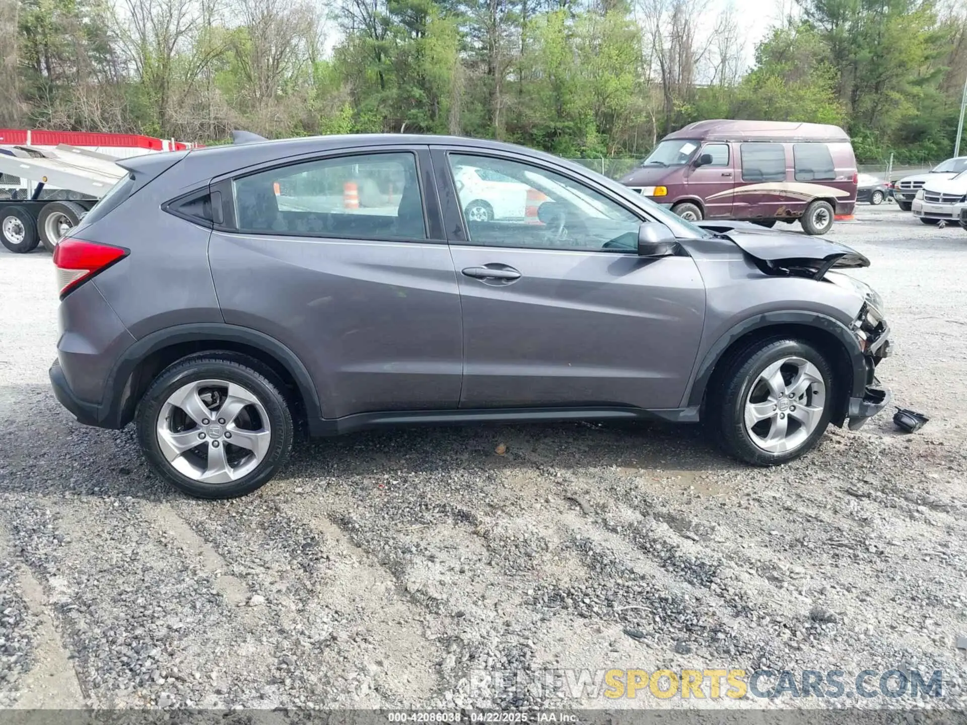 13 Photograph of a damaged car 3CZRU6H32NM753749 HONDA HR-V 2022