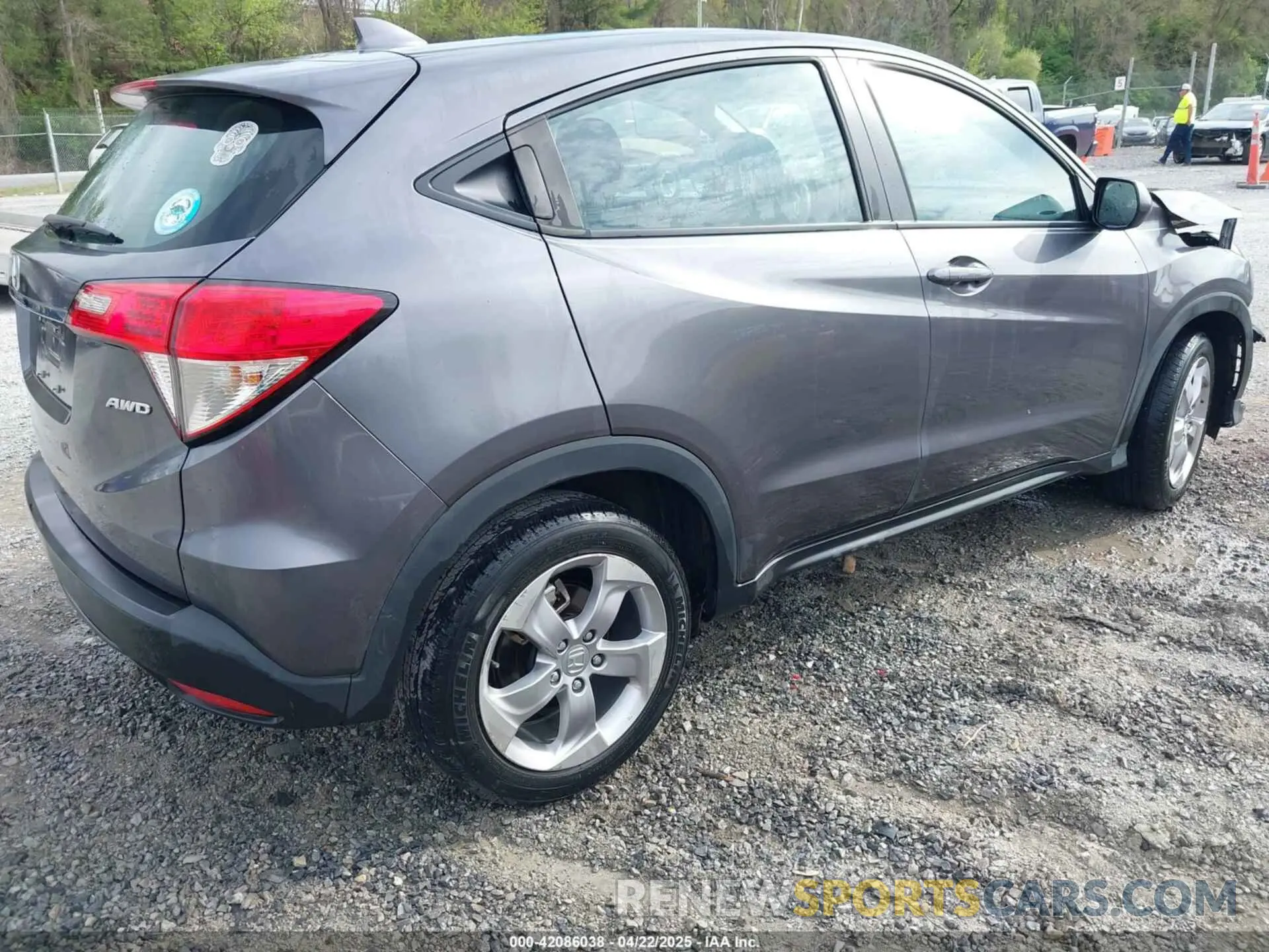4 Photograph of a damaged car 3CZRU6H32NM753749 HONDA HR-V 2022