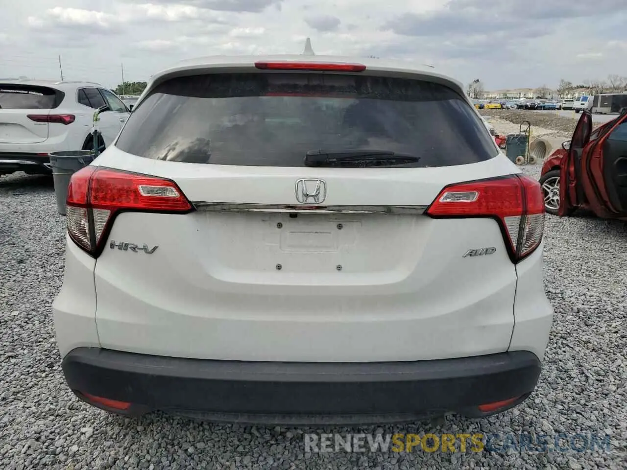 6 Photograph of a damaged car 3CZRU6H33NM718802 HONDA HR-V 2022