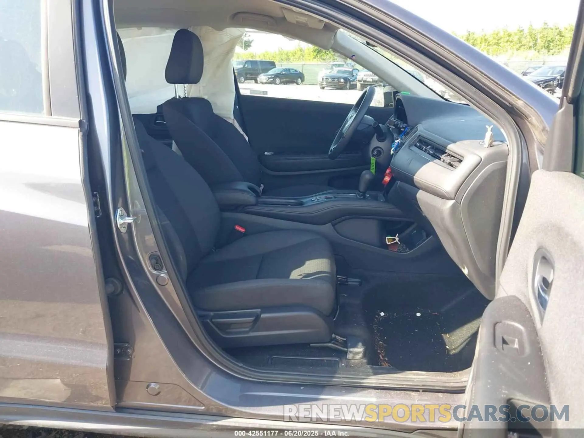5 Photograph of a damaged car 3CZRU6H33NM763321 HONDA HR-V 2022