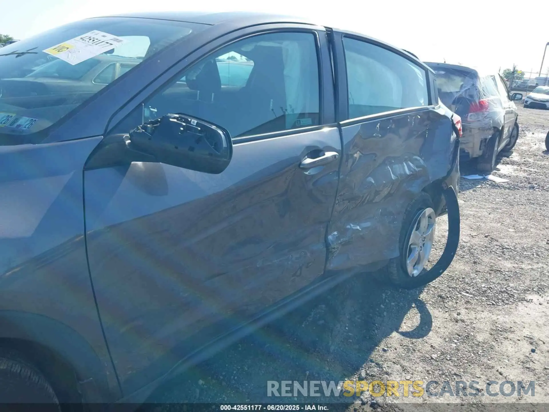 6 Photograph of a damaged car 3CZRU6H33NM763321 HONDA HR-V 2022
