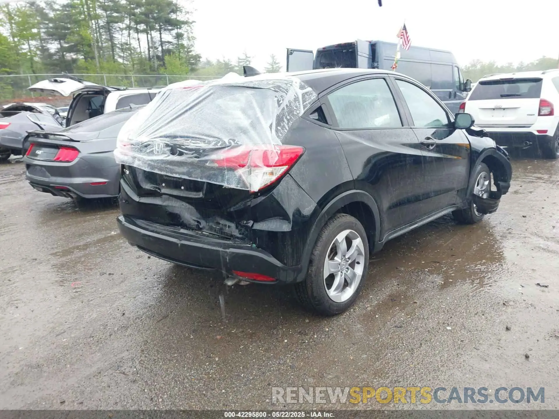 4 Photograph of a damaged car 3CZRU6H33NM770916 HONDA HR-V 2022