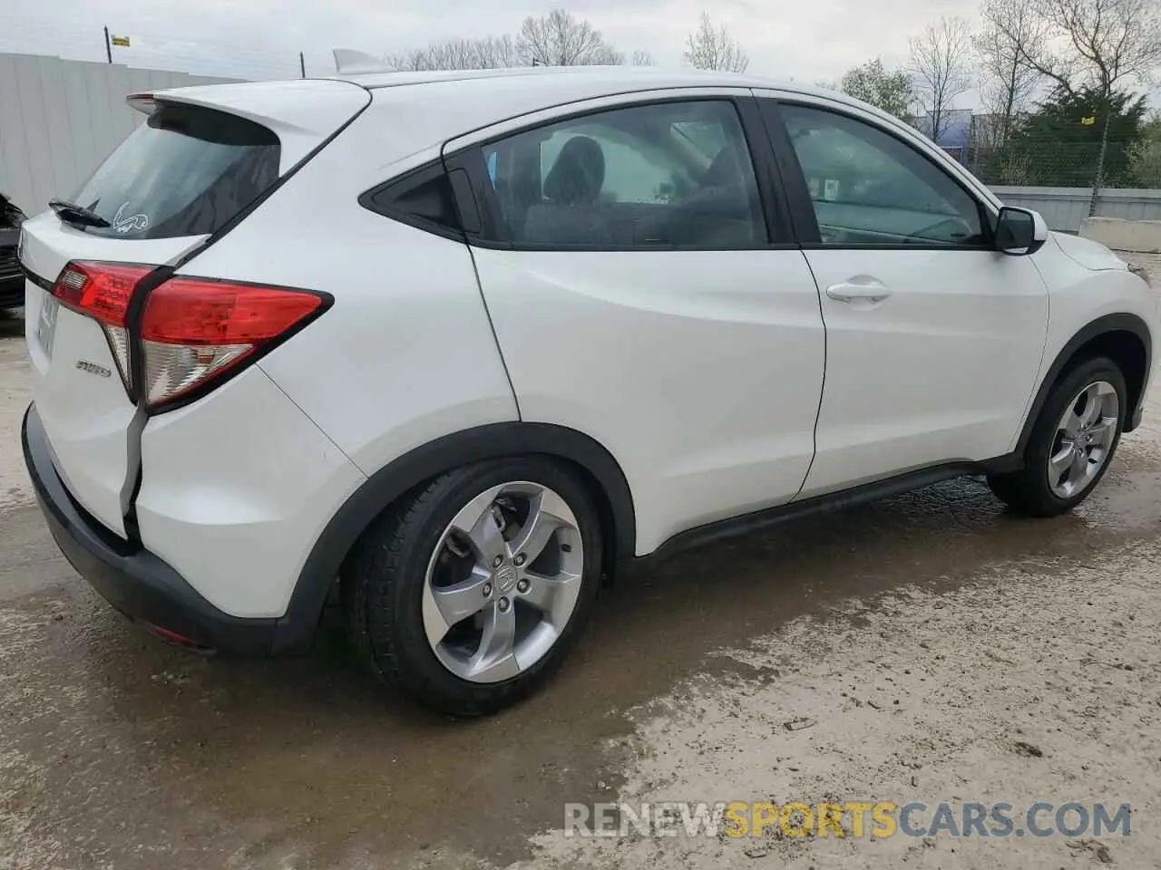 3 Photograph of a damaged car 3CZRU6H35NM762994 HONDA HR-V 2022
