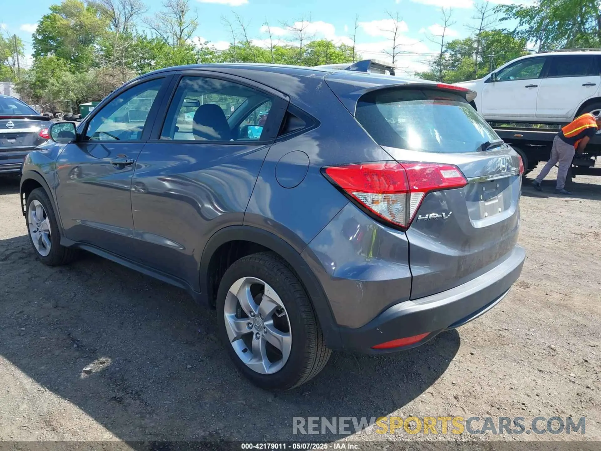 3 Photograph of a damaged car 3CZRU6H36NM708460 HONDA HR-V 2022