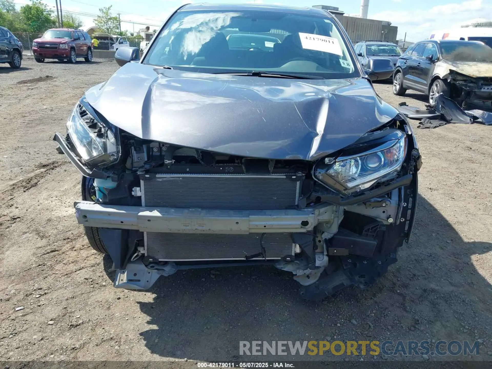 6 Photograph of a damaged car 3CZRU6H36NM708460 HONDA HR-V 2022
