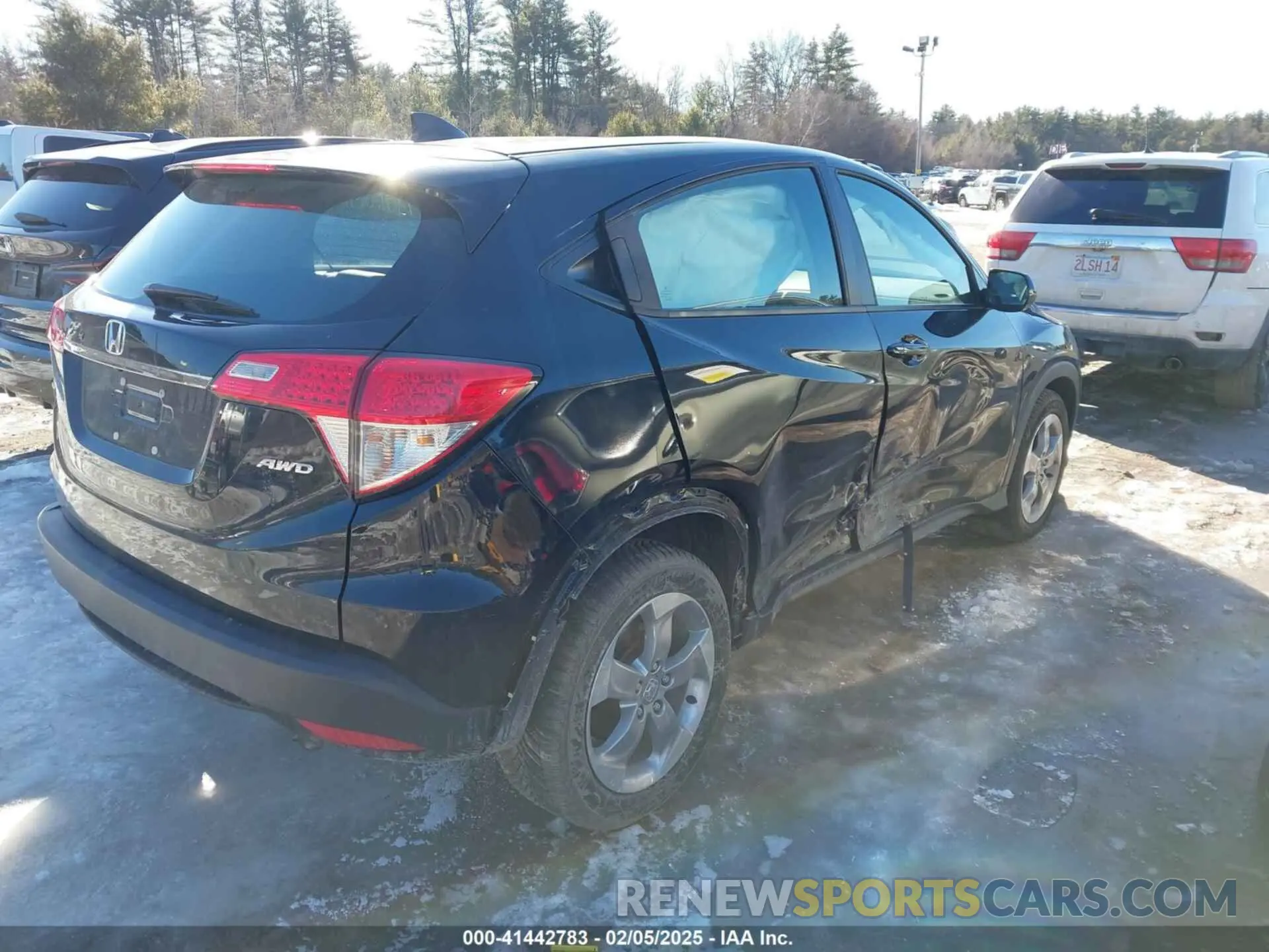 4 Photograph of a damaged car 3CZRU6H36NM718745 HONDA HR-V 2022