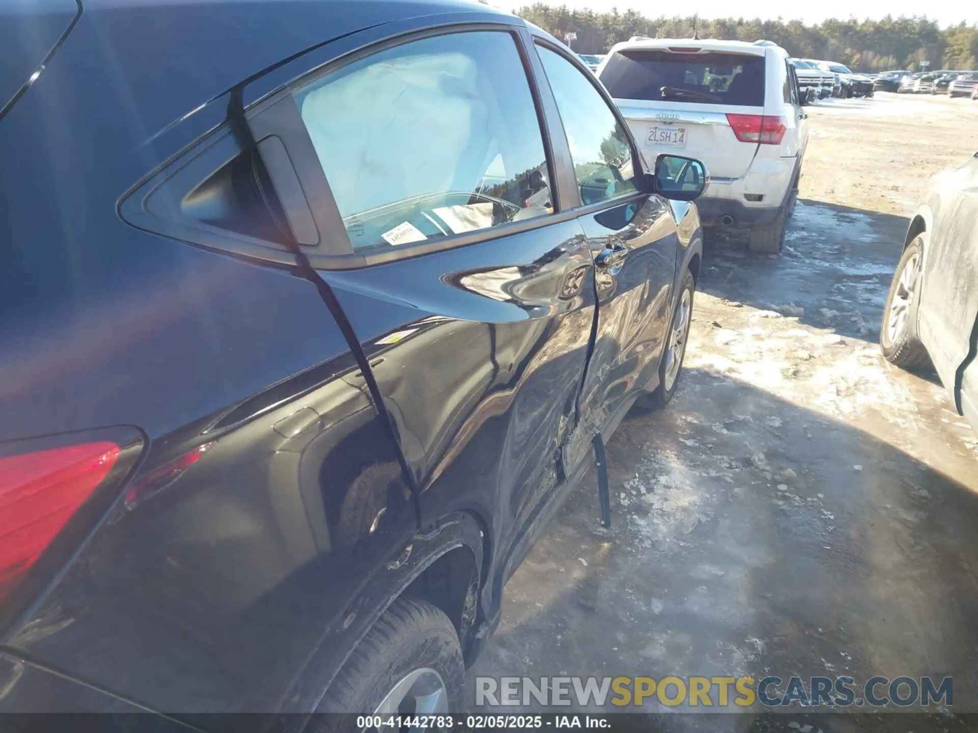 6 Photograph of a damaged car 3CZRU6H36NM718745 HONDA HR-V 2022