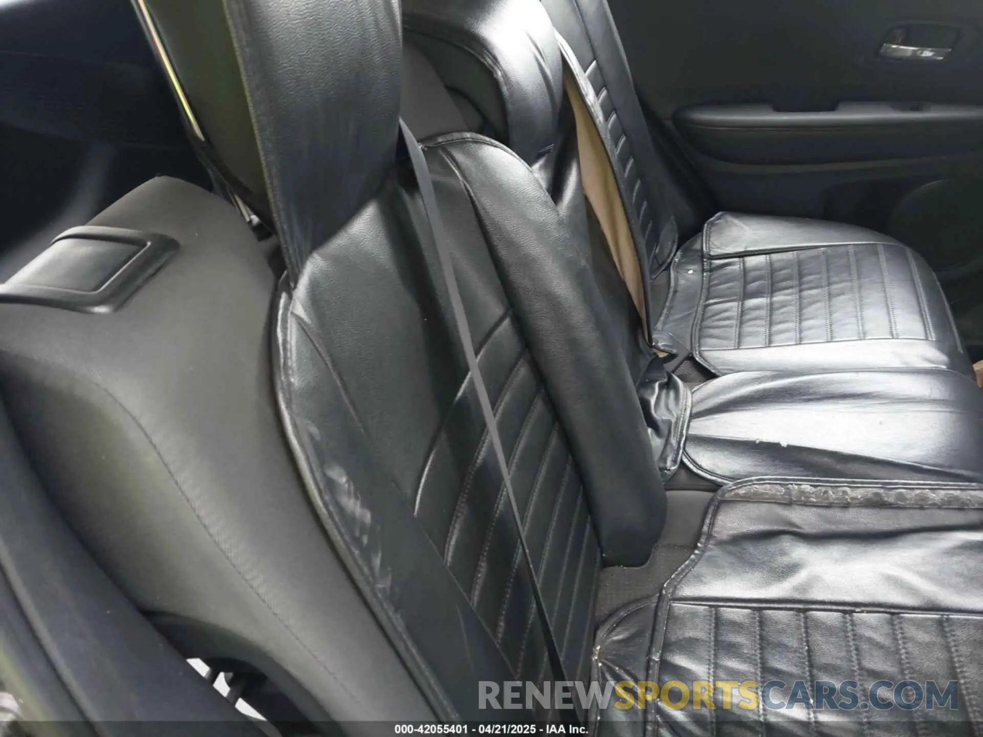 8 Photograph of a damaged car 3CZRU6H36NM725968 HONDA HR-V 2022